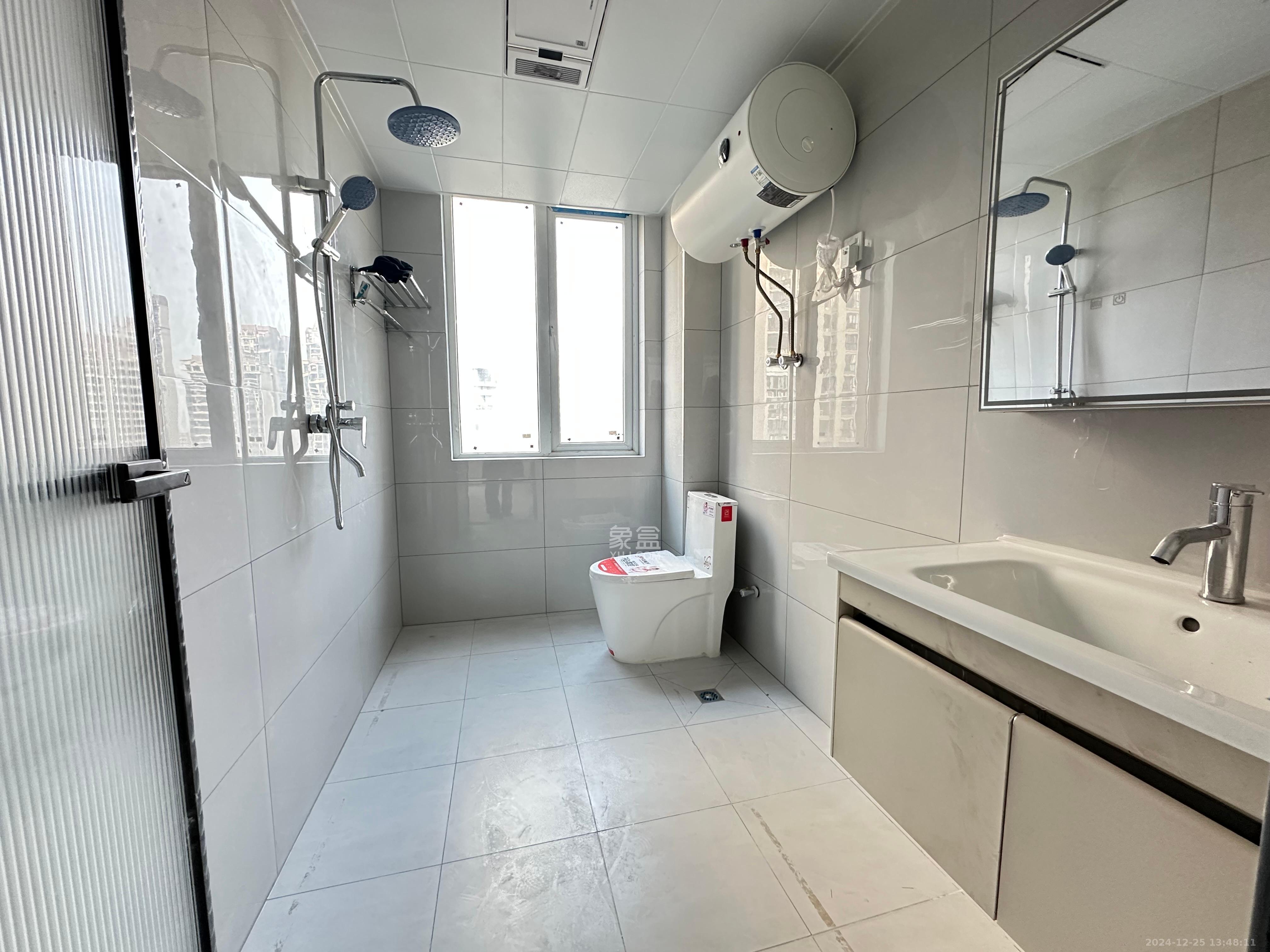 辉煌国际城二期 4室2厅2卫 2800.0元/月 辉煌国际城二期 4室2厅2卫 2800.0元/月室内图