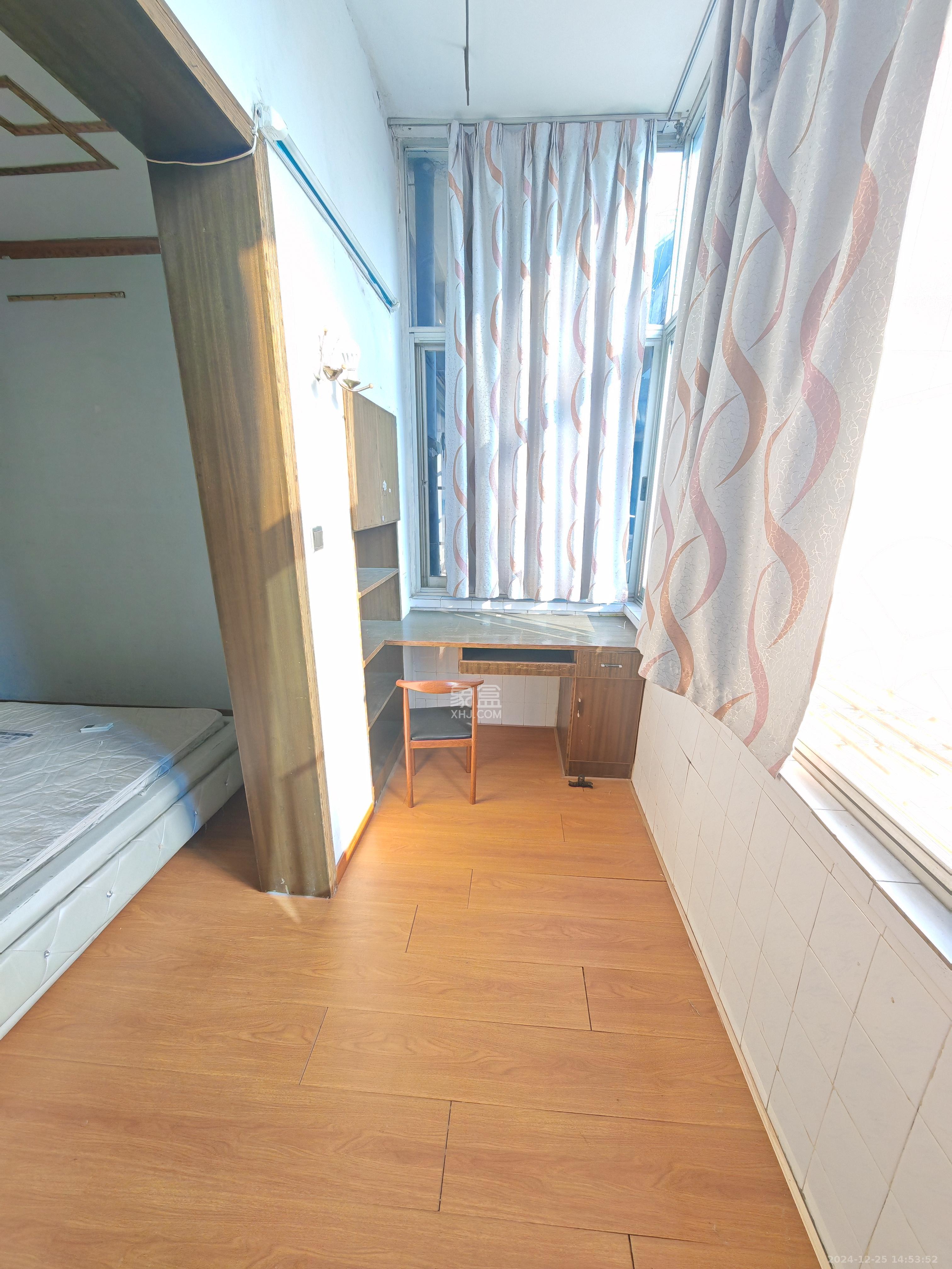 向东南社区  2室1厅1卫   1800.00元/月室内图