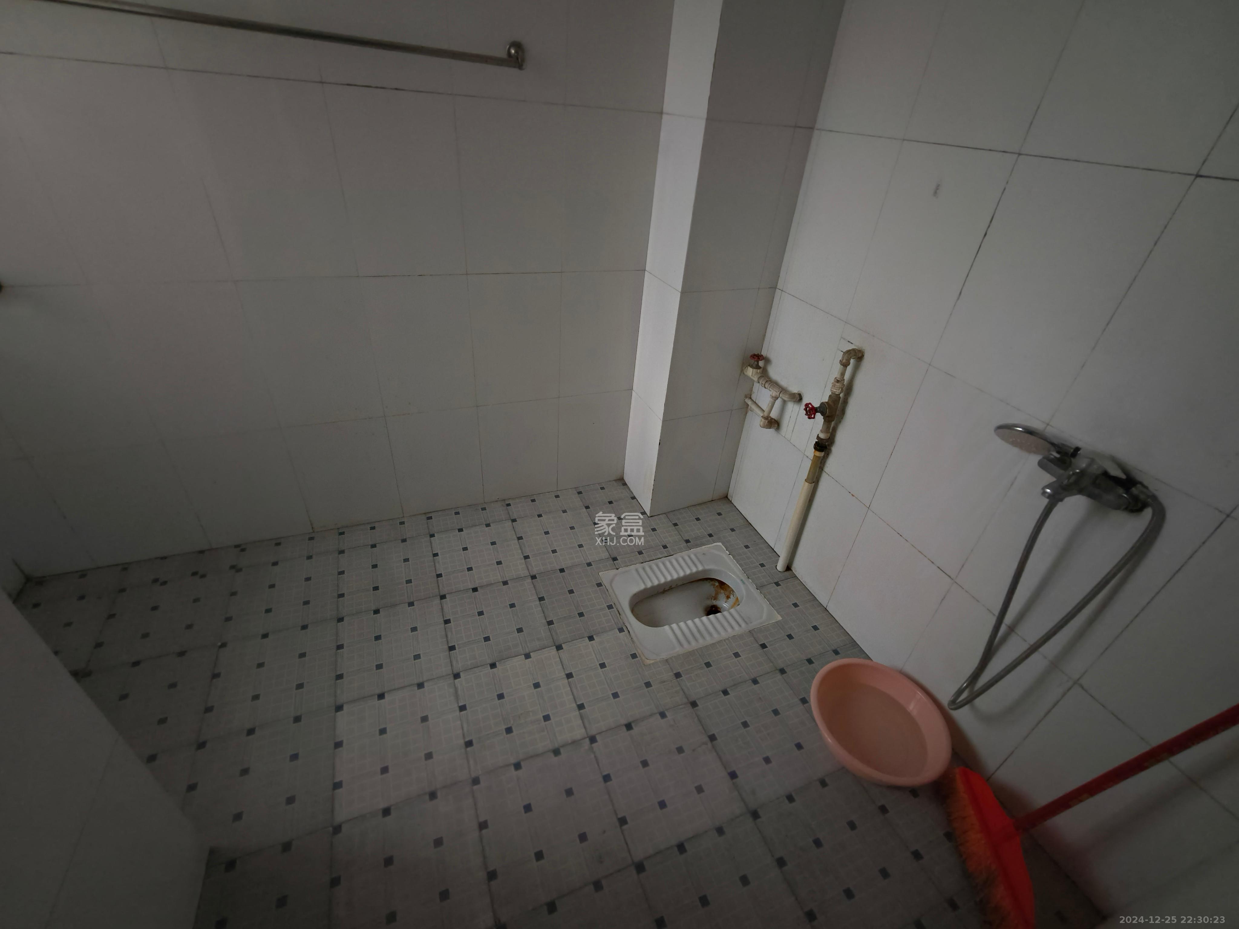 黄鹤小区2片  4室2厅2卫   1500.00元/月室内图
