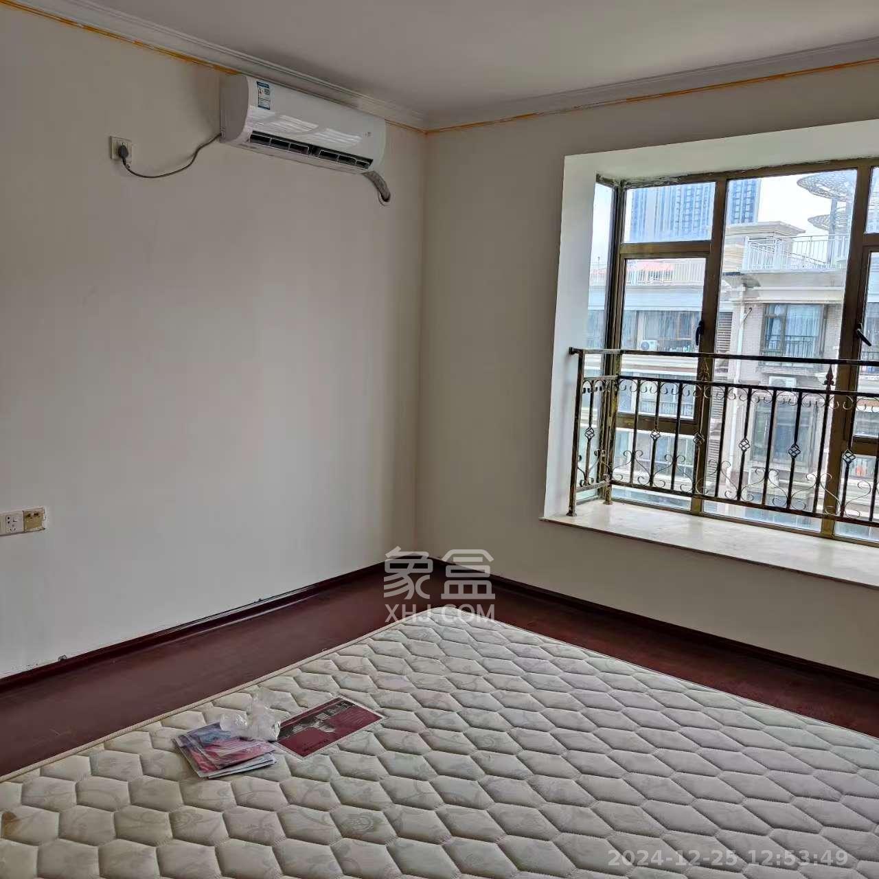 江山帝景雅典  3室2厅2卫   2500.00元/月室内图