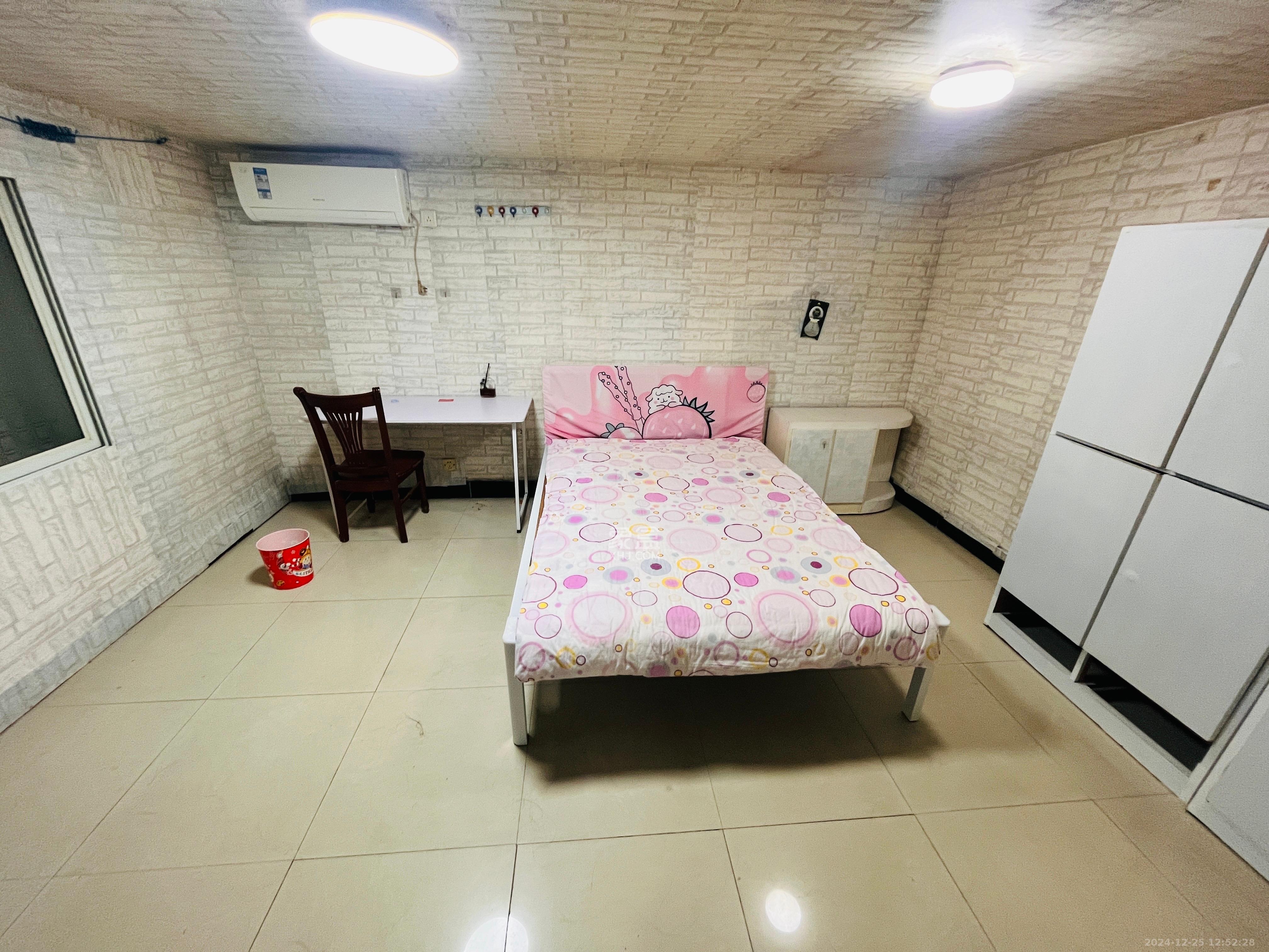 杏花园小区  1室1厅1卫   900.00元/月室内图