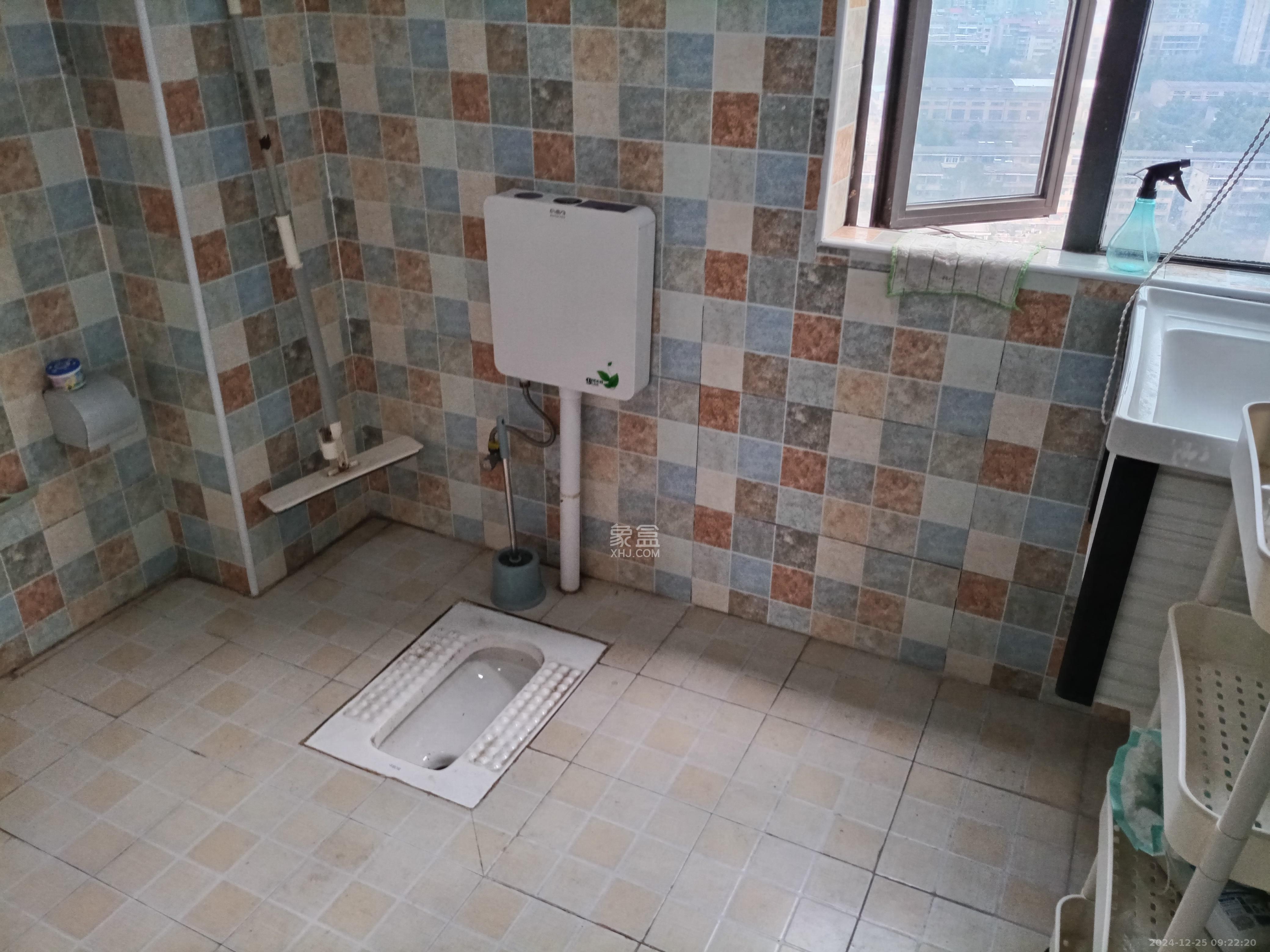 兴威帕克水岸  3室2厅2卫    2500.0元/月室内图1