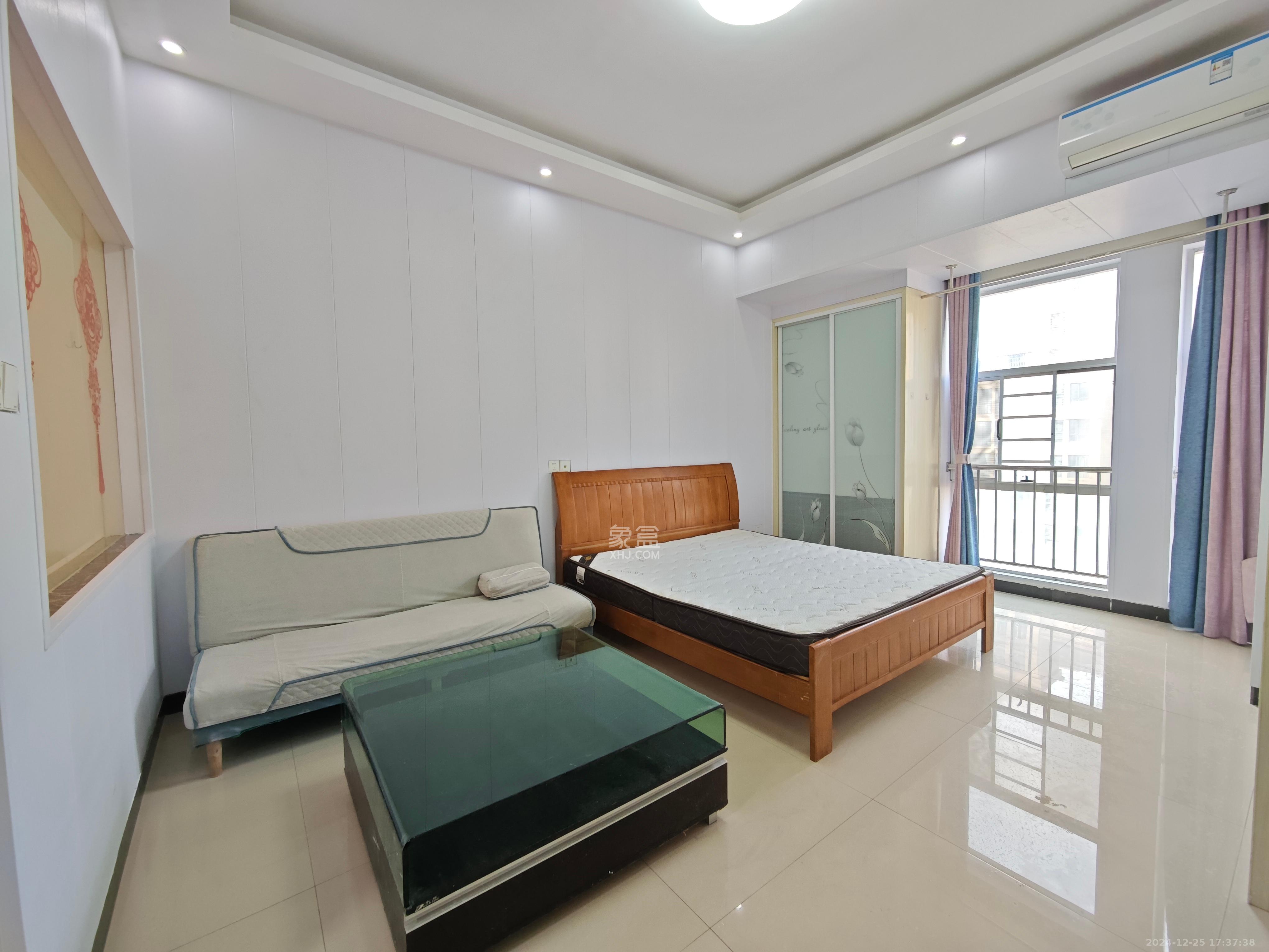 恒泰广场 1室1厅1卫 1400.0元/月 恒泰广场 1室1厅1卫 1400.0元/月室内图