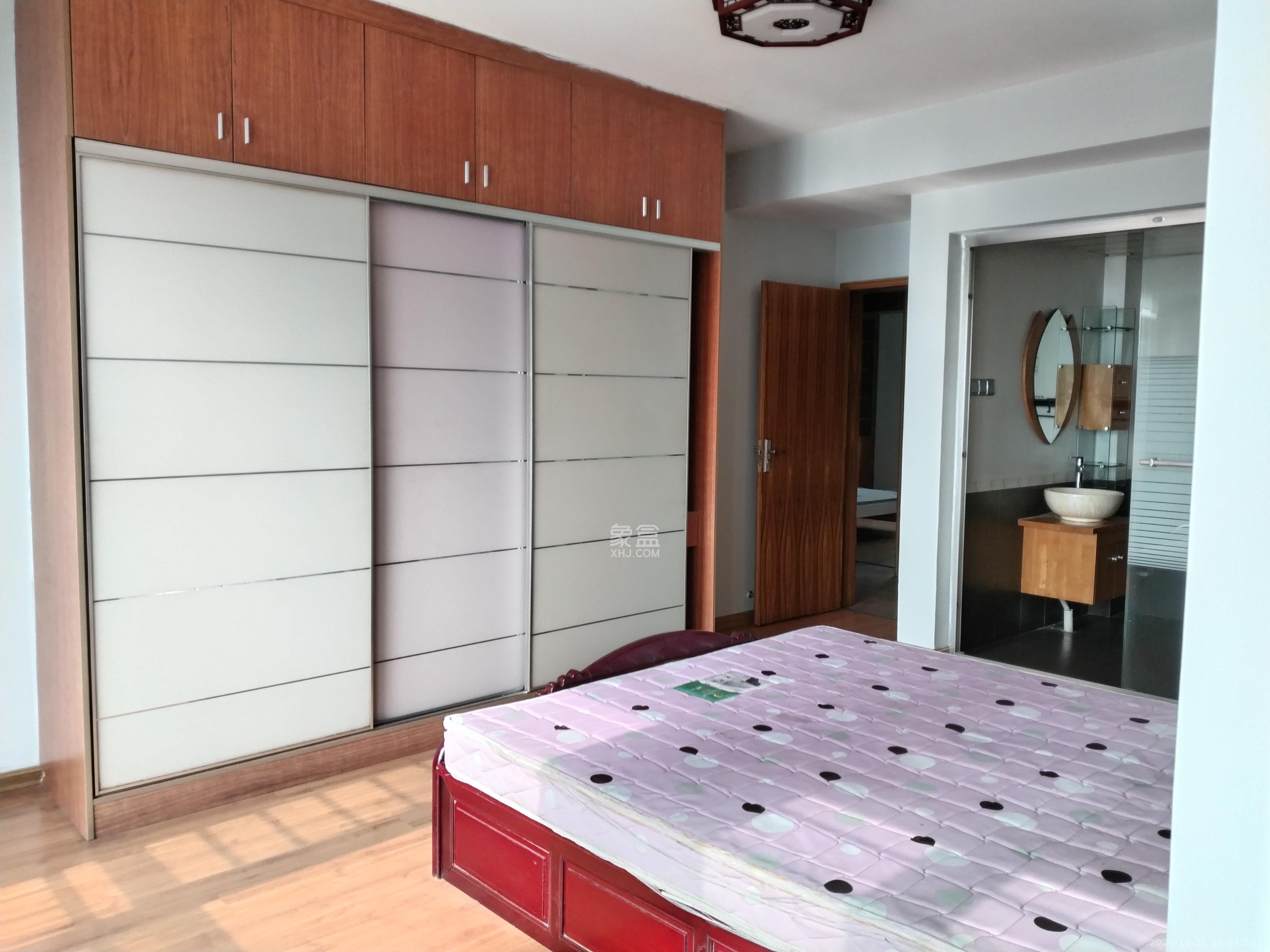 桐荫里社区 3室2厅2卫 5200.0元/月 桐荫里社区 3室2厅2卫 5200.0元/月室内图