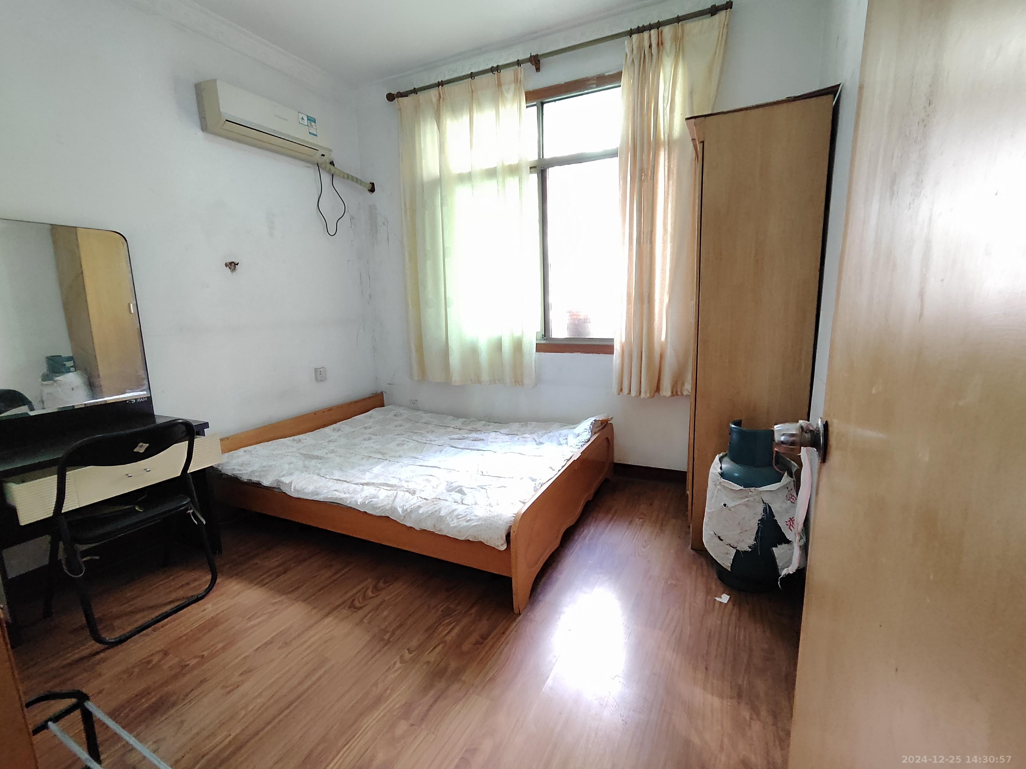 德雅路(邮电村)散盘 3室2厅1卫 1600.0元/月 德雅路(邮电村)散盘 3室2厅1卫 1600.0元/月室内图