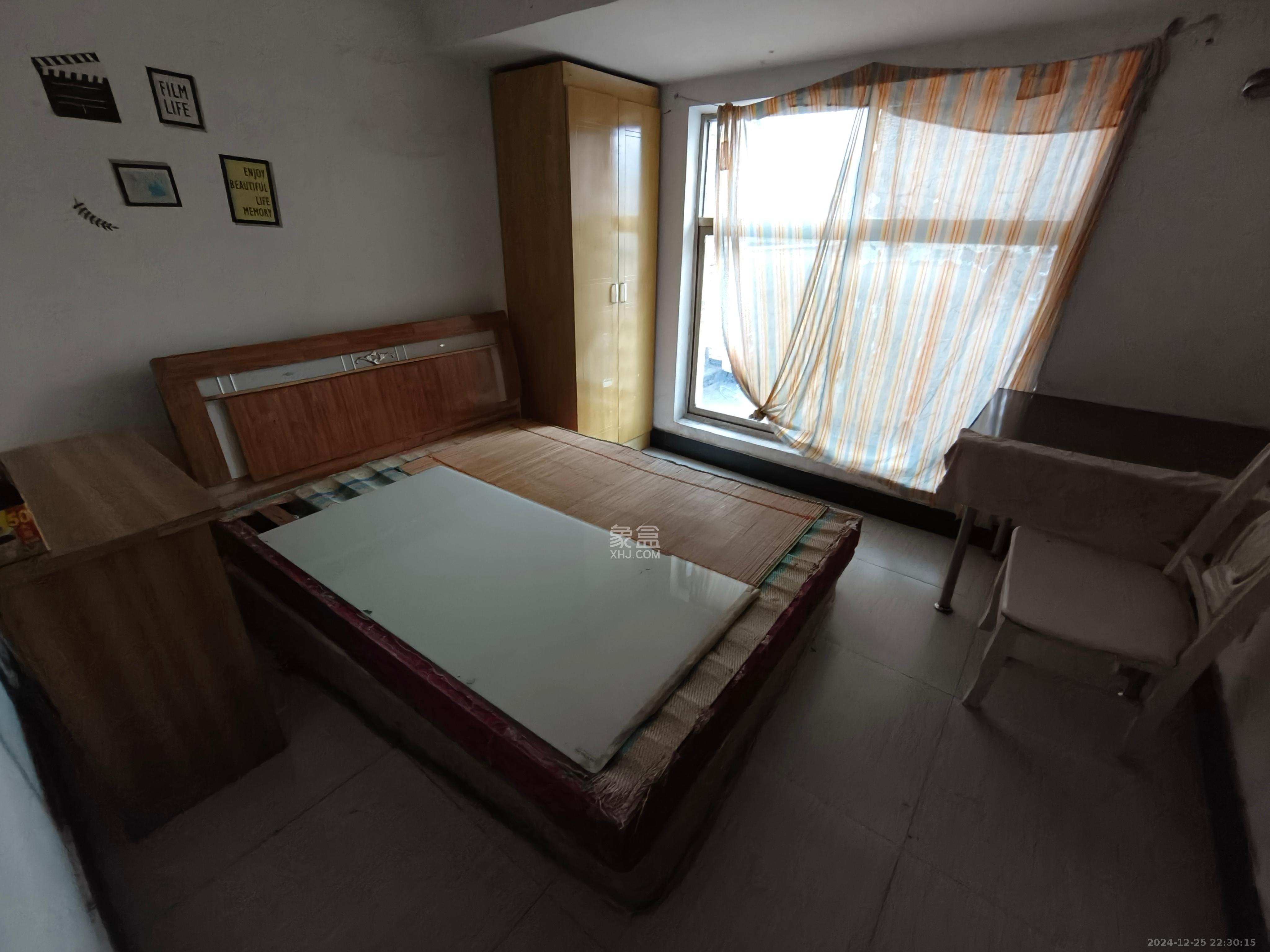 黄鹤小区2片  4室2厅2卫   1500.00元/月室内图