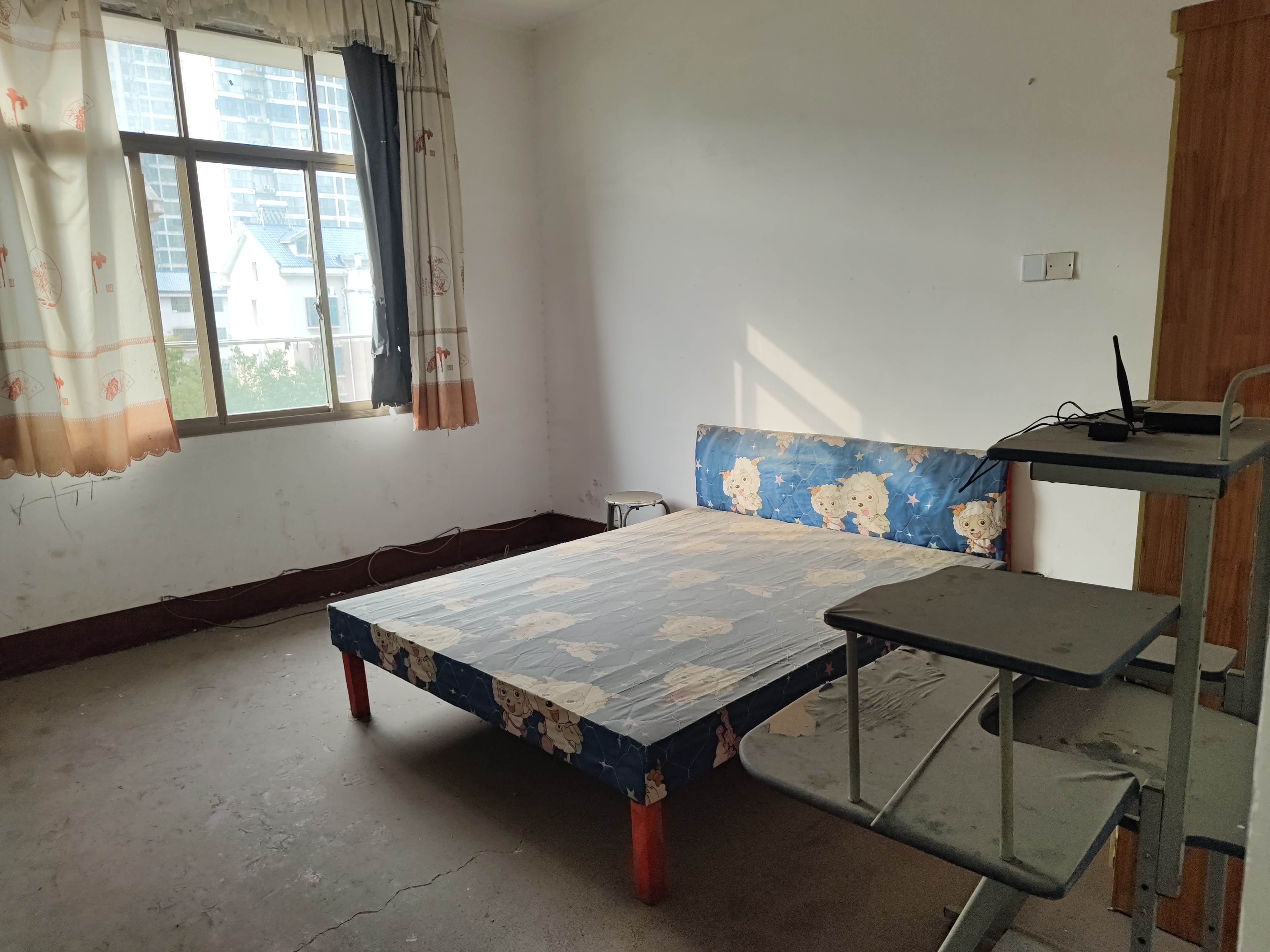 国家煤矿安全监察单位房(国家矿山安全监察)  3室2厅2卫    90.0万客厅