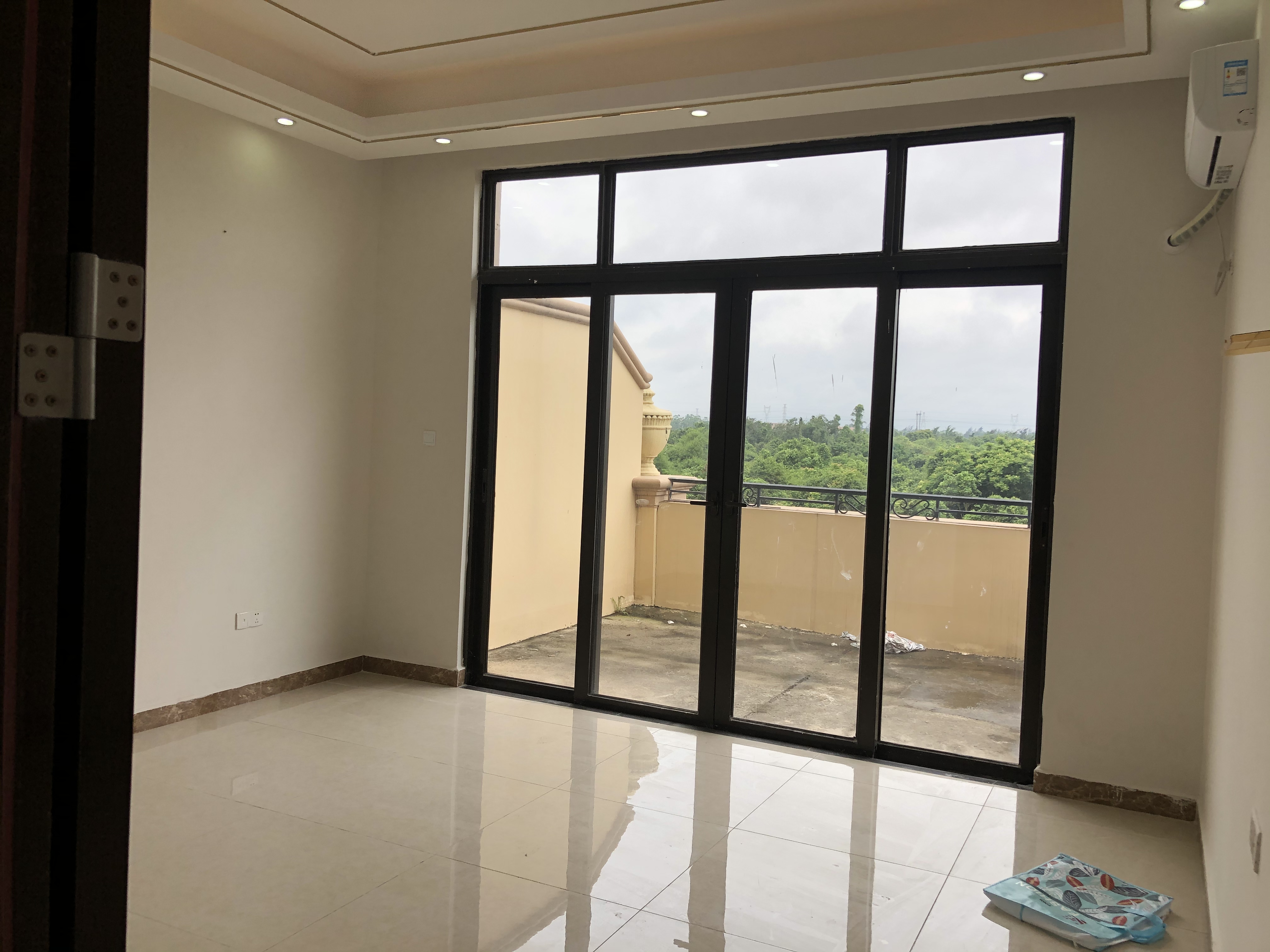 恒大悦龙府 5室3厅3卫 9000.0元/月 恒大悦龙府 5室3厅3卫 9000.0元/月户型图