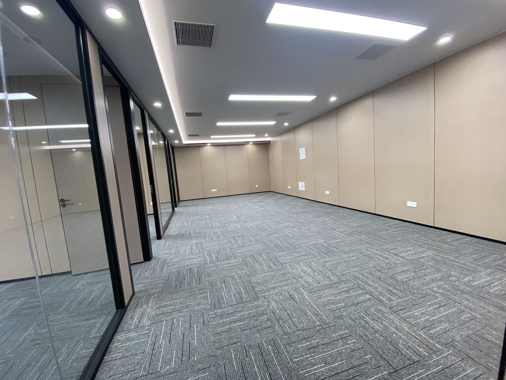 华润大厦   189.66㎡     21800.00元/月
