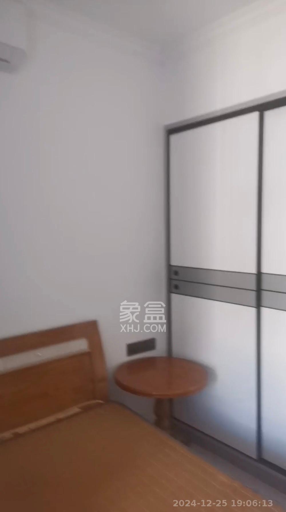 山水新城  1室1厅1卫    1300.0元/月 山水新城  1室1厅1卫    1300.0元/月室内图