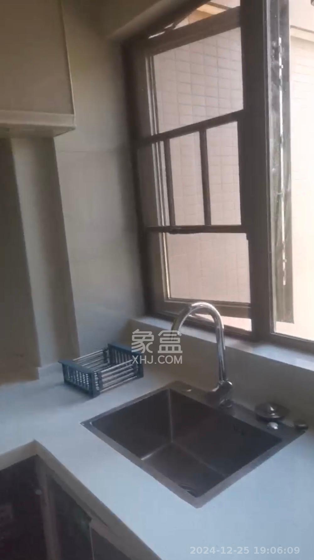 山水新城  1室1厅1卫    1300.0元/月 山水新城  1室1厅1卫    1300.0元/月室内图