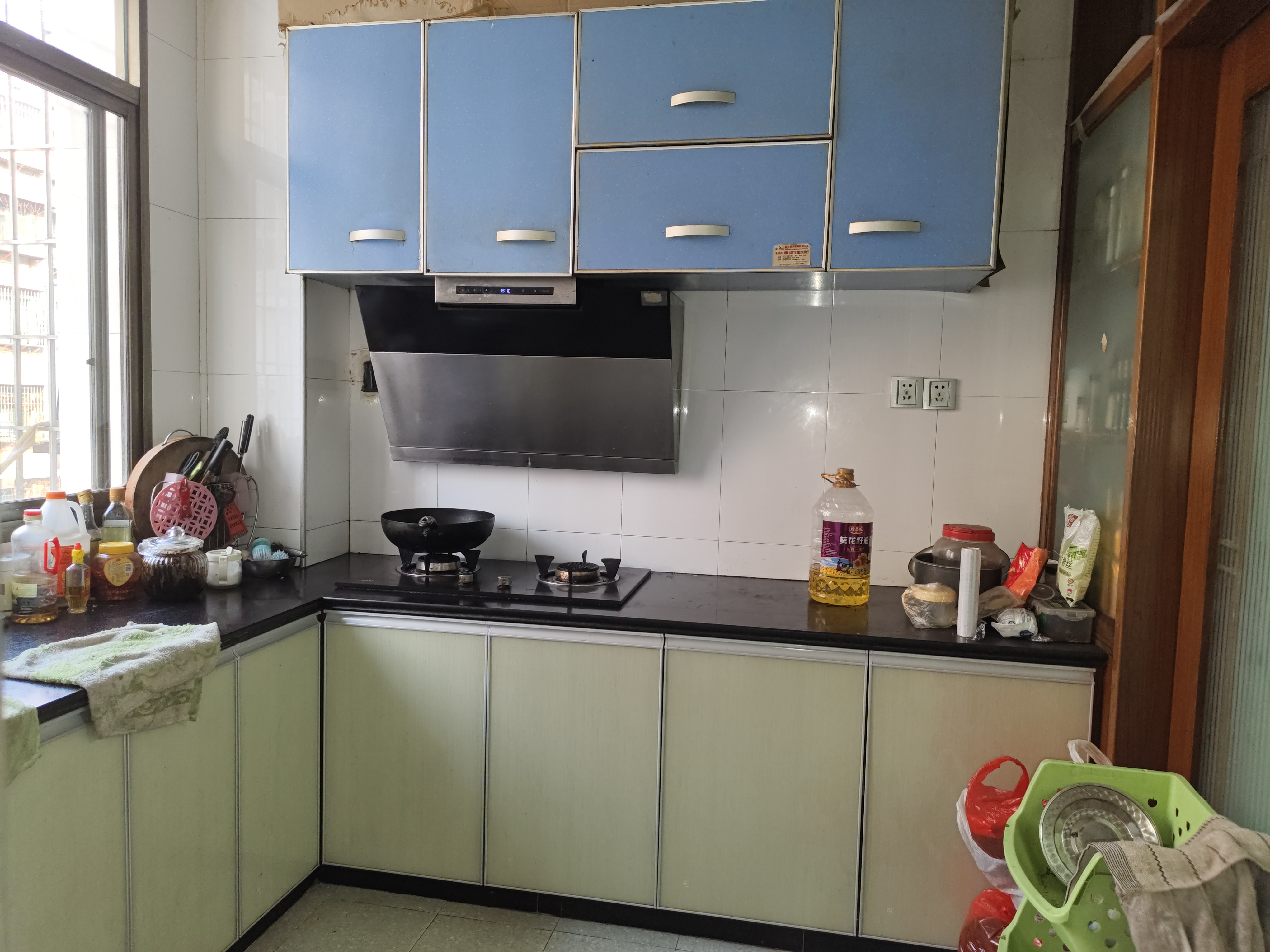 湘中园 3室2厅2卫 60.8万 湘中园 3室2厅2卫 60.8万客厅