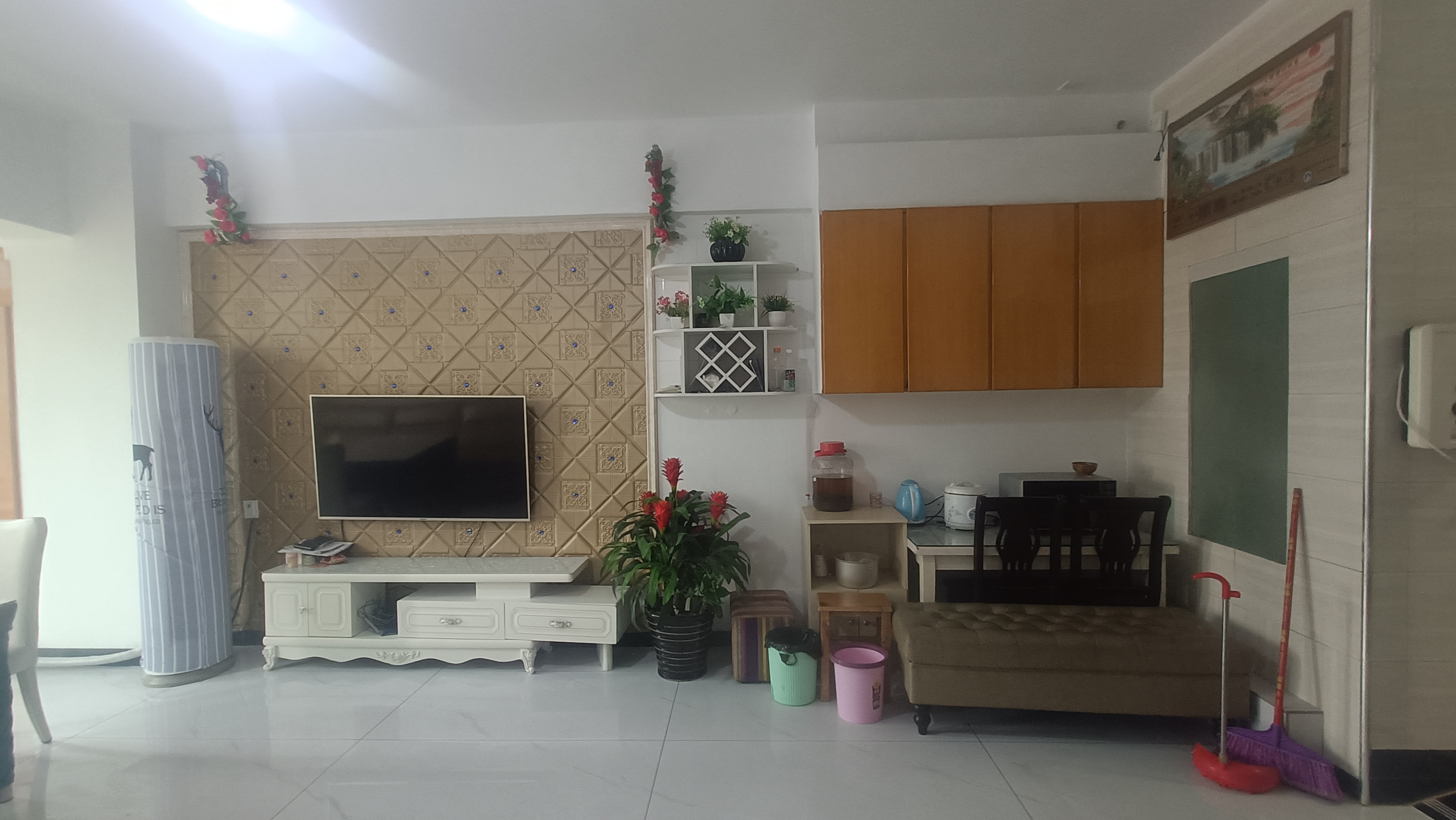 天成银座  3室1厅1卫    35.0万客厅