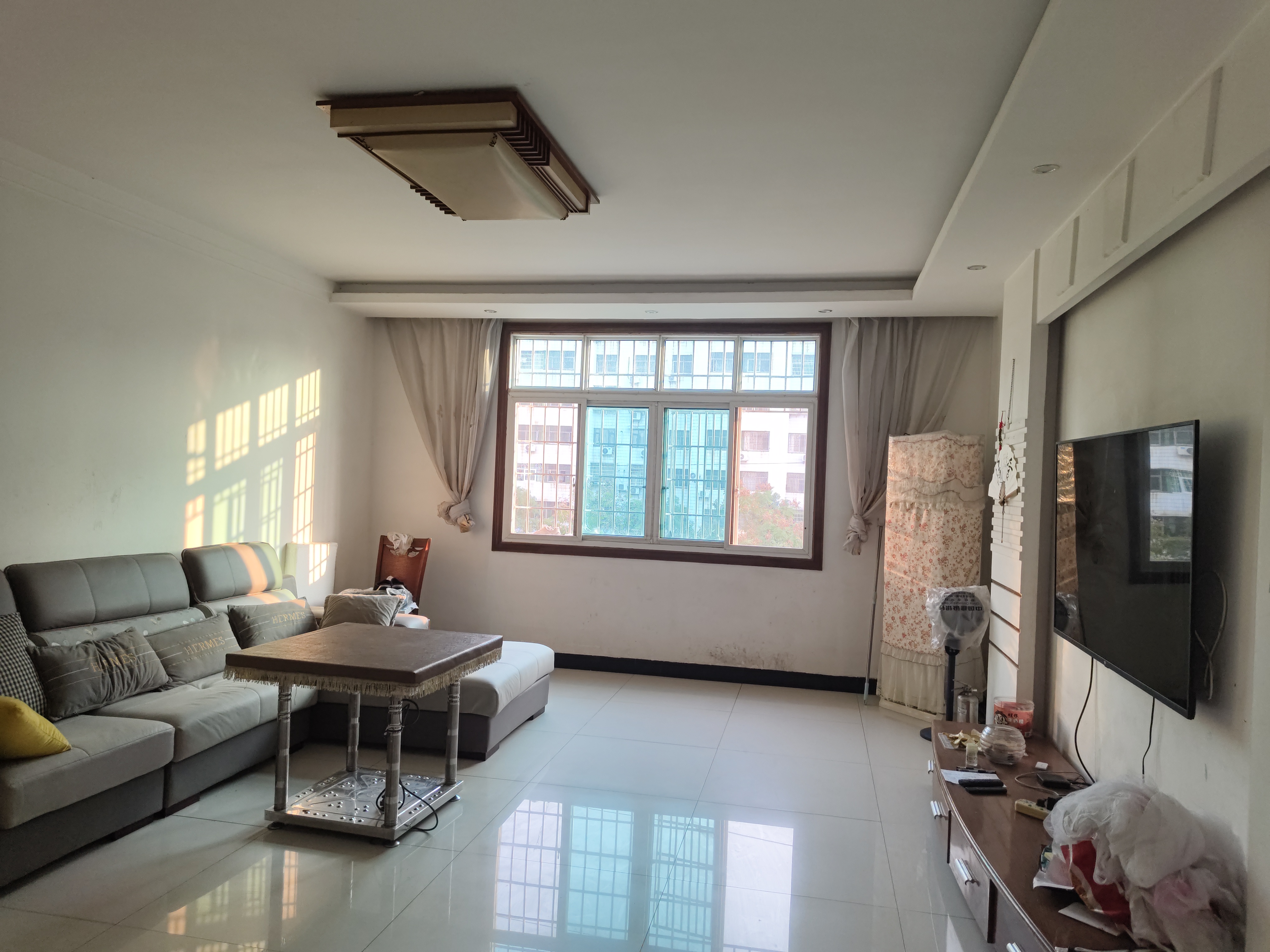 湘中园 3室2厅2卫 60.8万 湘中园 3室2厅2卫 60.8万客厅