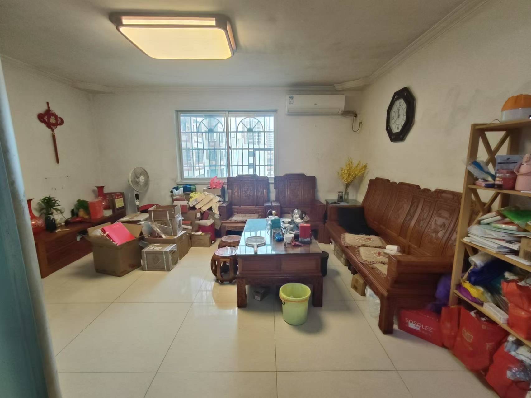 龙华商城  3室2厅2卫    112.0万 龙华商城  3室2厅2卫    112.0万客厅