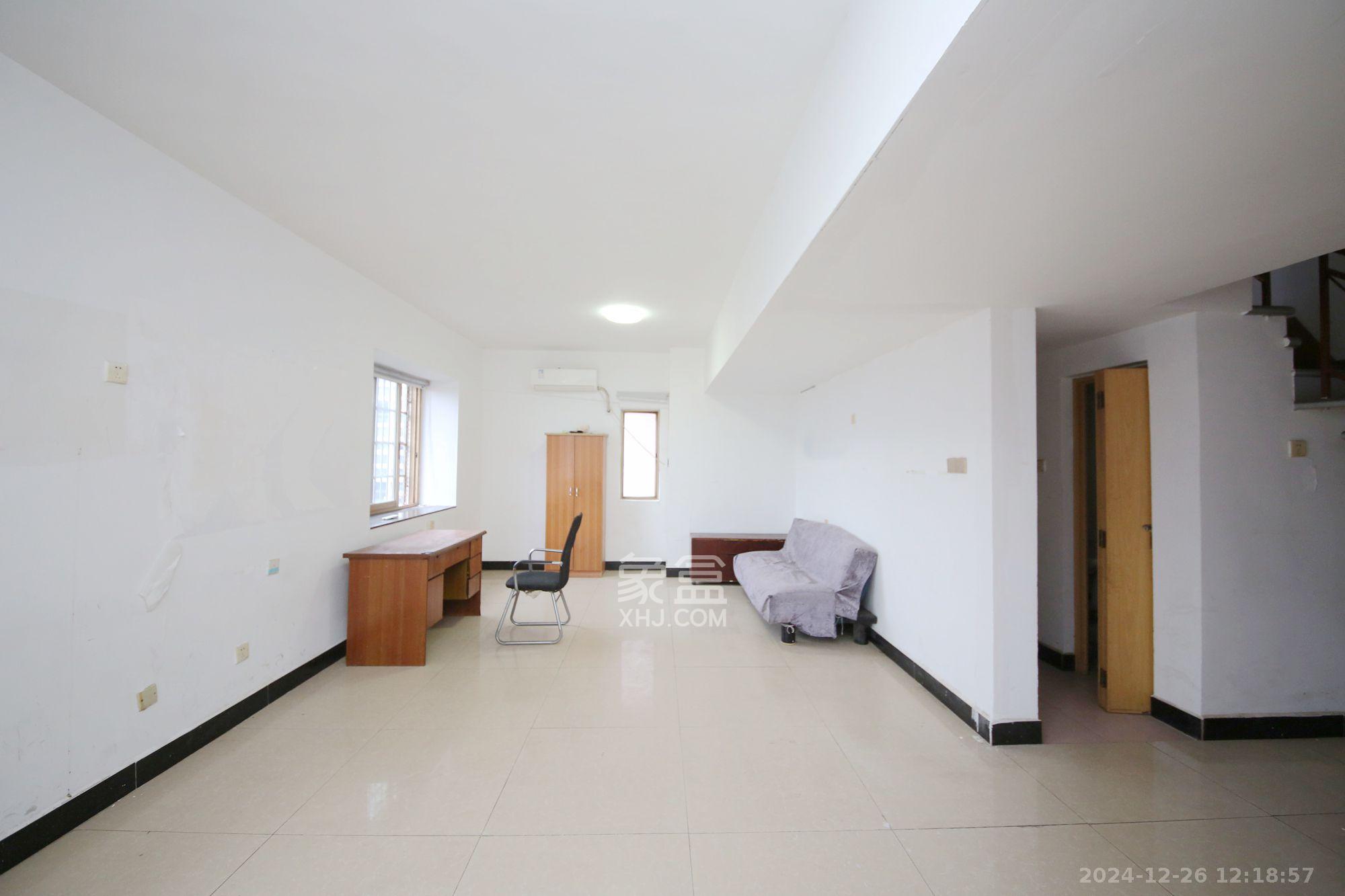 新富城 3室2厅2卫 2800.0元/月 新富城 3室2厅2卫 2800.0元/月室内图