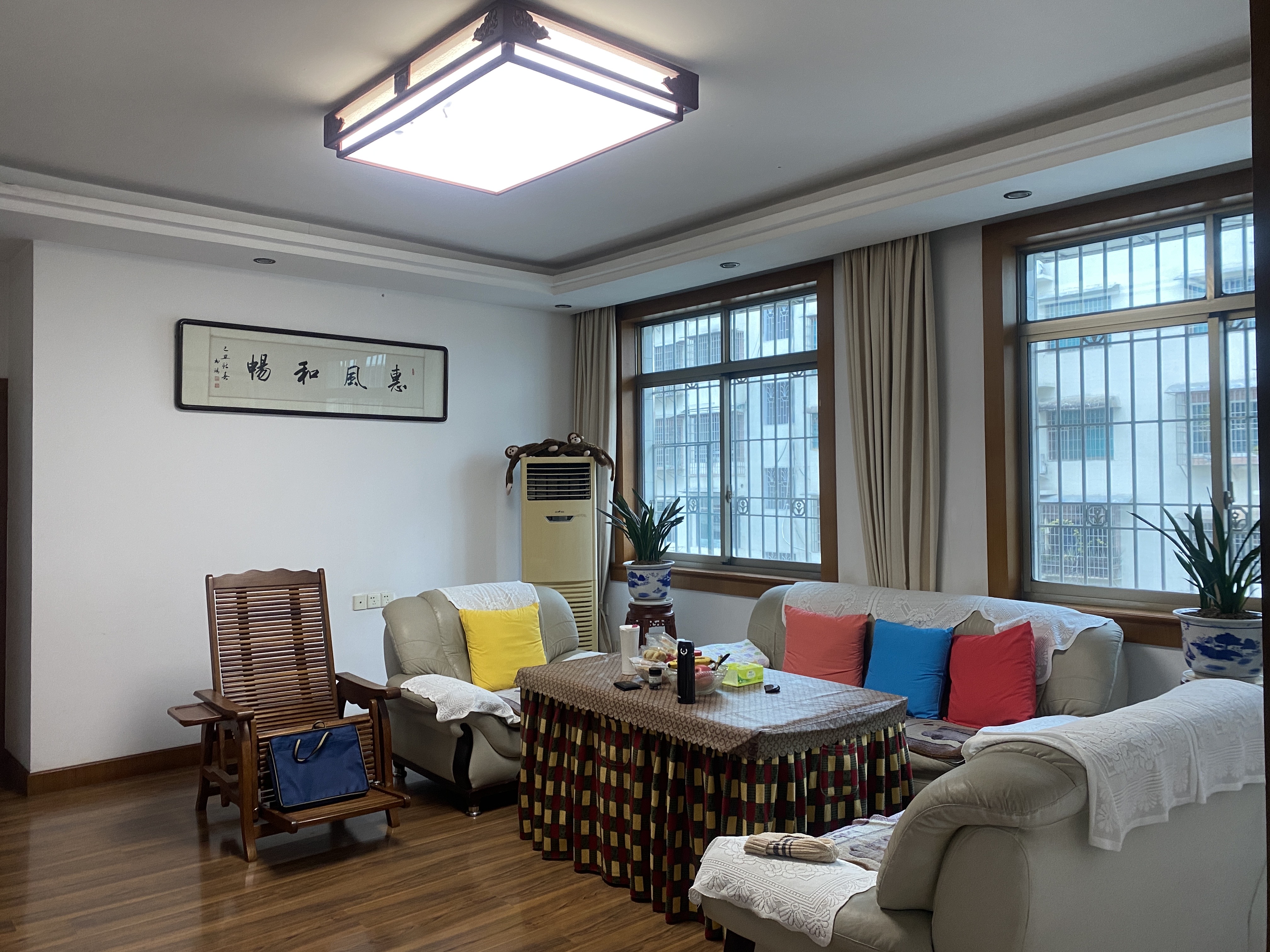 市人大政协机关大院住宅区(老市委) 3室2厅2卫 85.0万 市人大政协机关大院住宅区(老市委) 3室2厅2卫 85.0万客厅