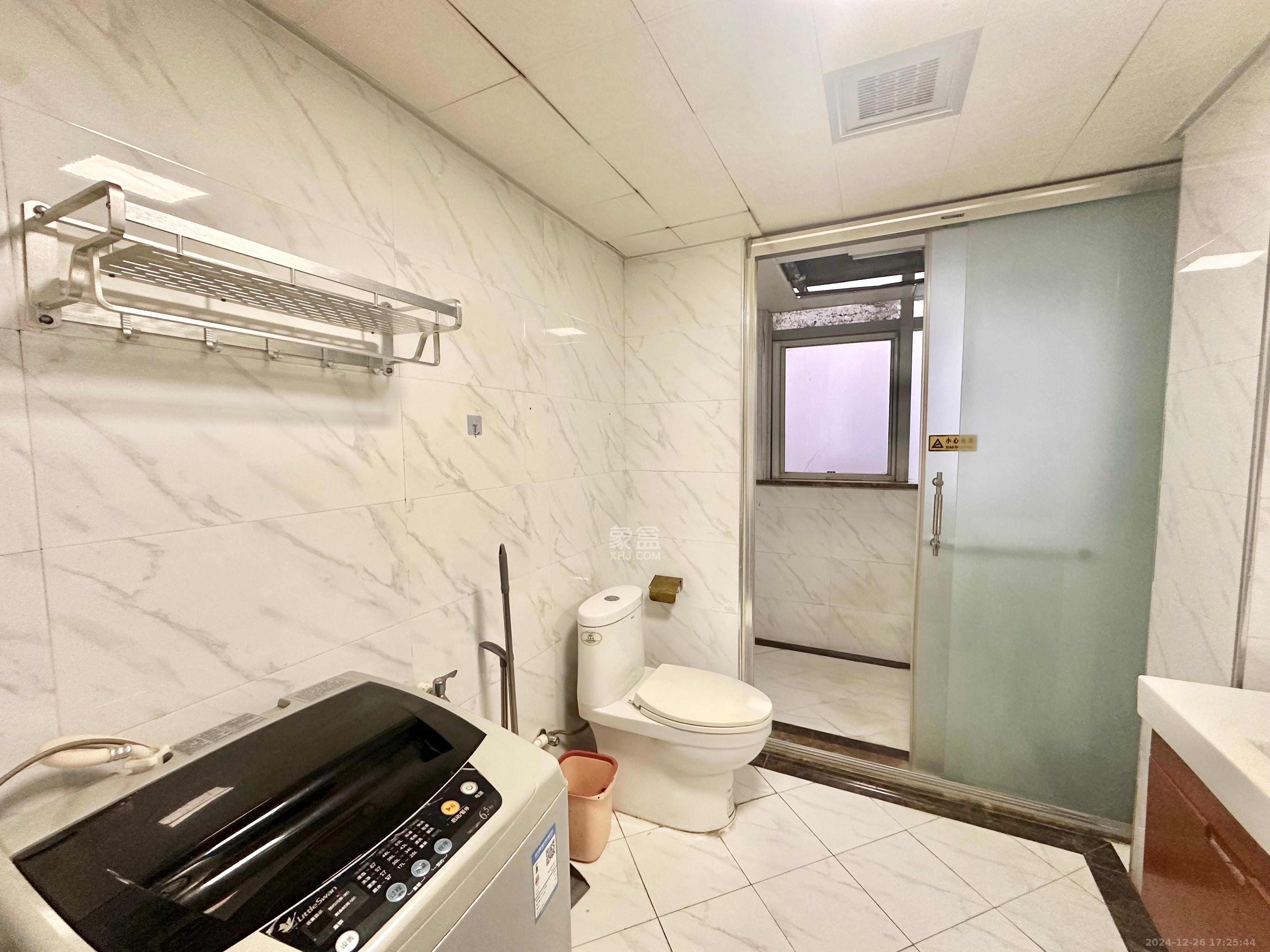 东方芙蓉 1室1厅1卫 1500.0元/月 东方芙蓉 1室1厅1卫 1500.0元/月室内图