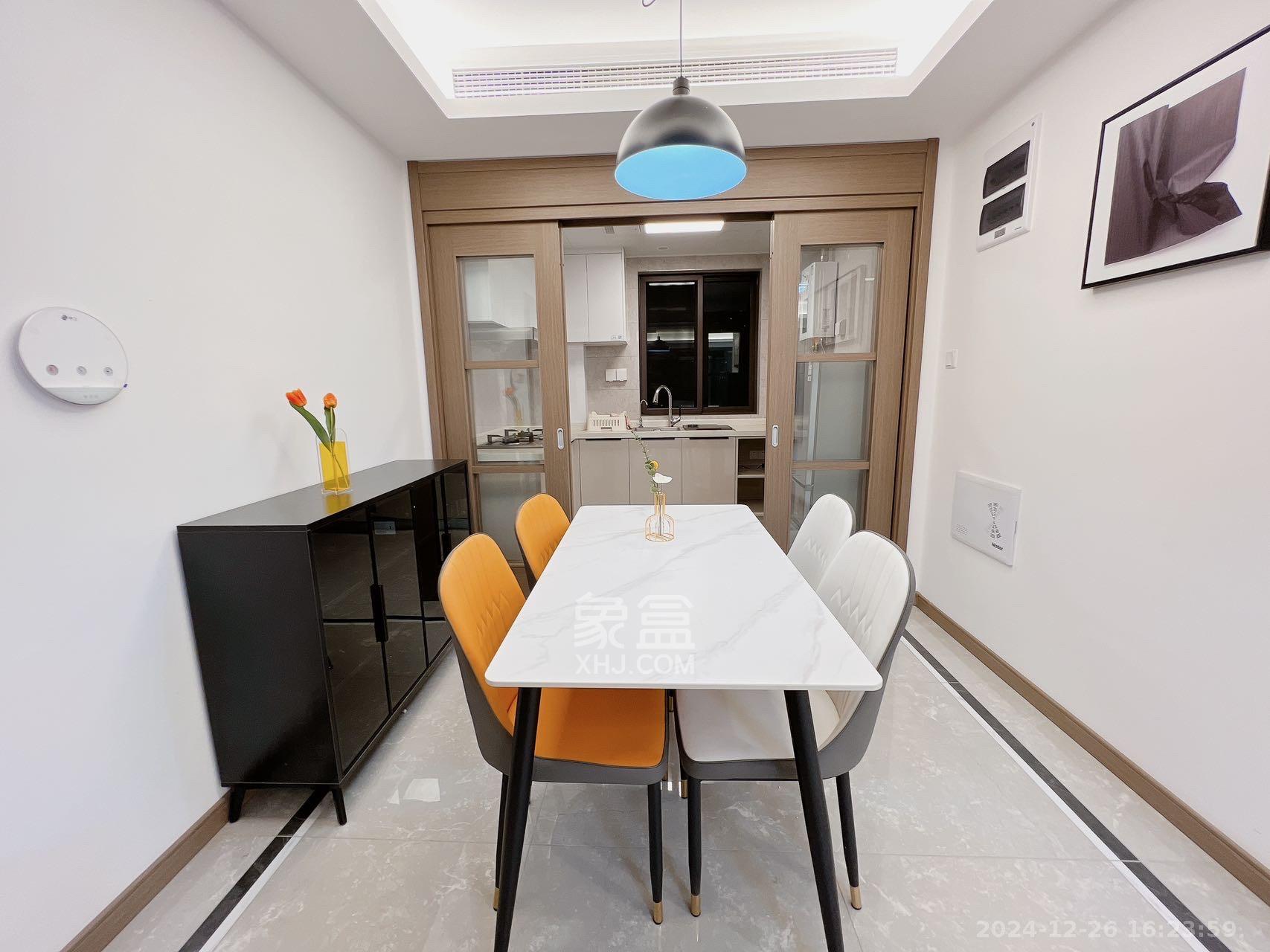 龙湖铂金中心(龙湖春江郦城)  3室2厅2卫    5500.0元/月 龙湖铂金中心(龙湖春江郦城)  3室2厅2卫    5500.0元/月室内图