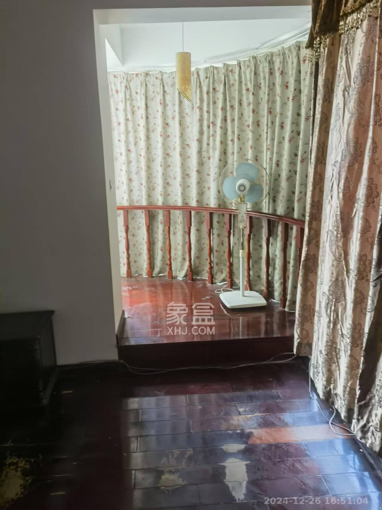 桐荫里社区  5室2厅2卫    6000.0元/月 桐荫里社区  5室2厅2卫    6000.0元/月室内图