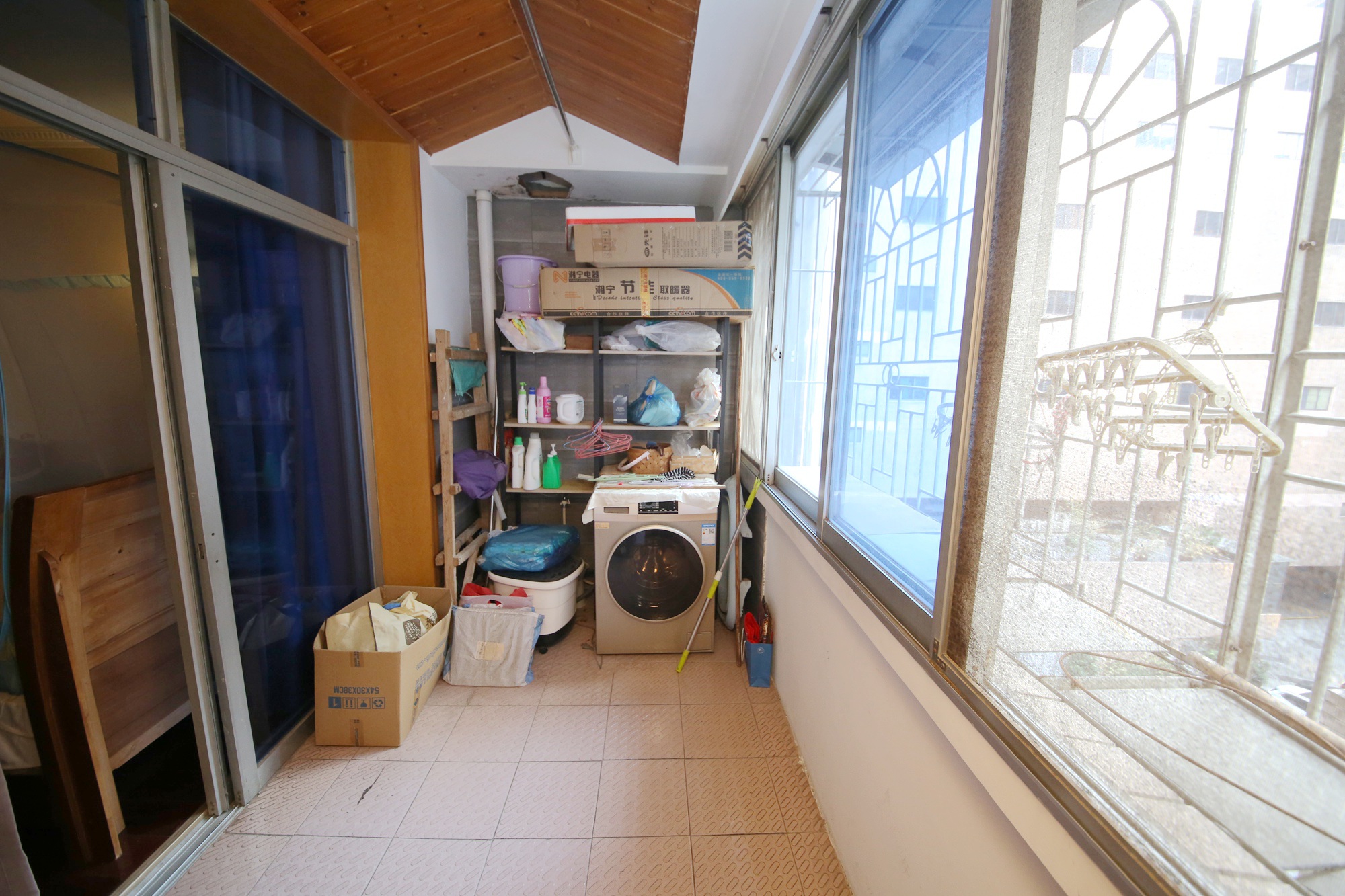 华天大酒店宿舍楼  2室2厅1卫   80.00万阳台