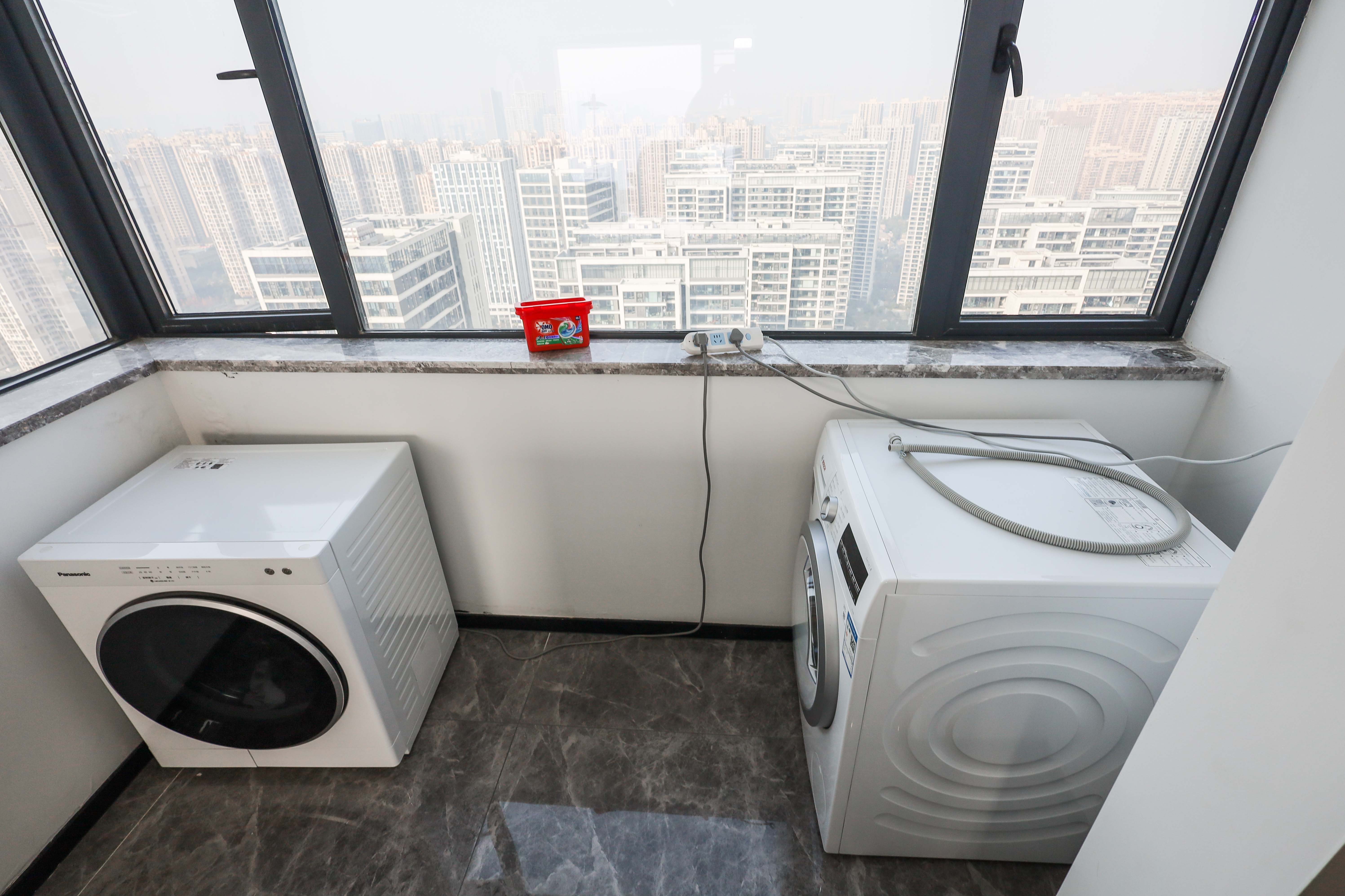 中国铁建湘语梅溪  4室2厅2卫   199.00万阳台