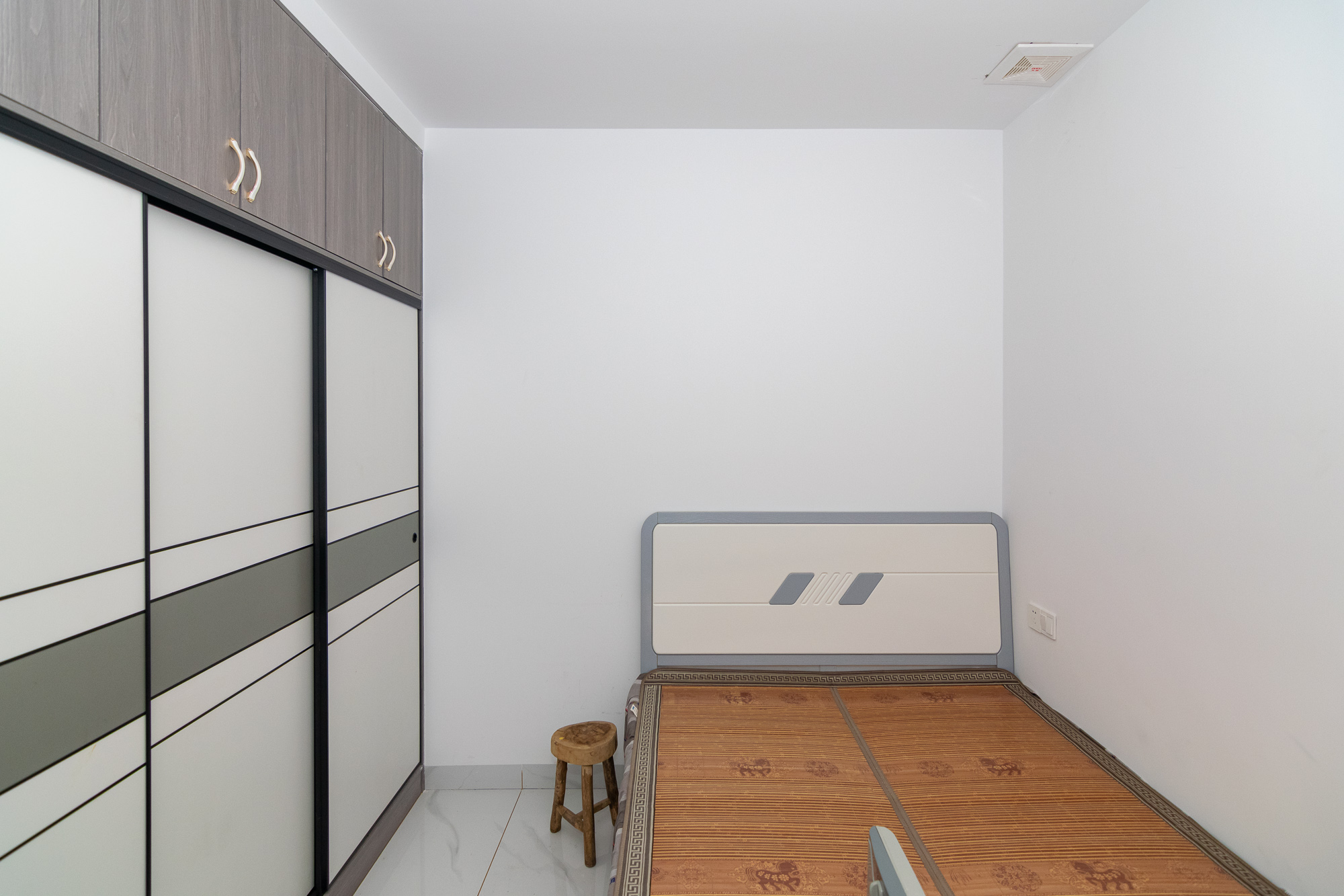 开利星空城市公馆  3室2厅1卫    39.0万 开利星空城市公馆  3室2厅1卫    39.0万卧室