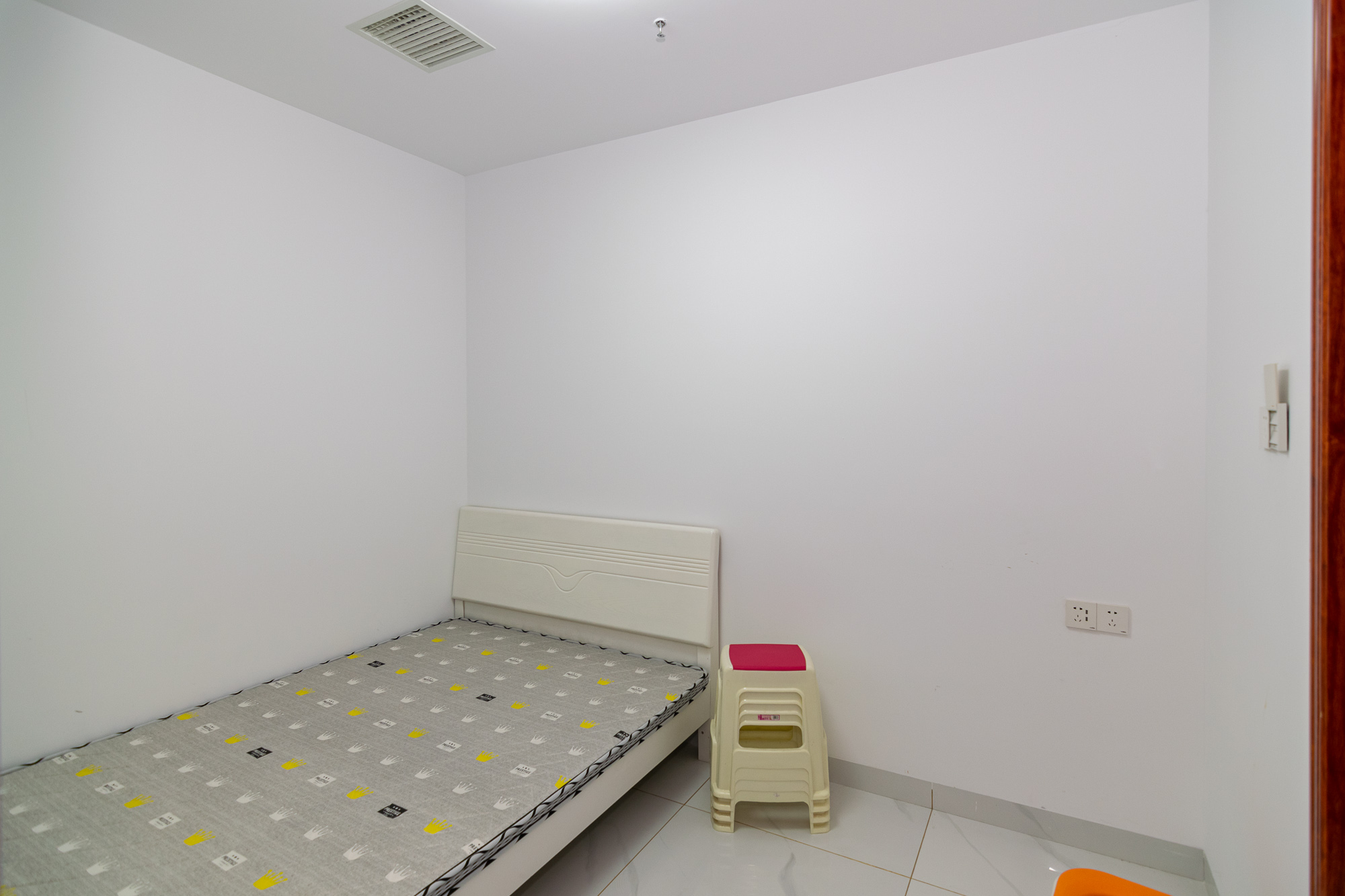 开利星空城市公馆  3室2厅1卫    39.0万 开利星空城市公馆  3室2厅1卫    39.0万卧室