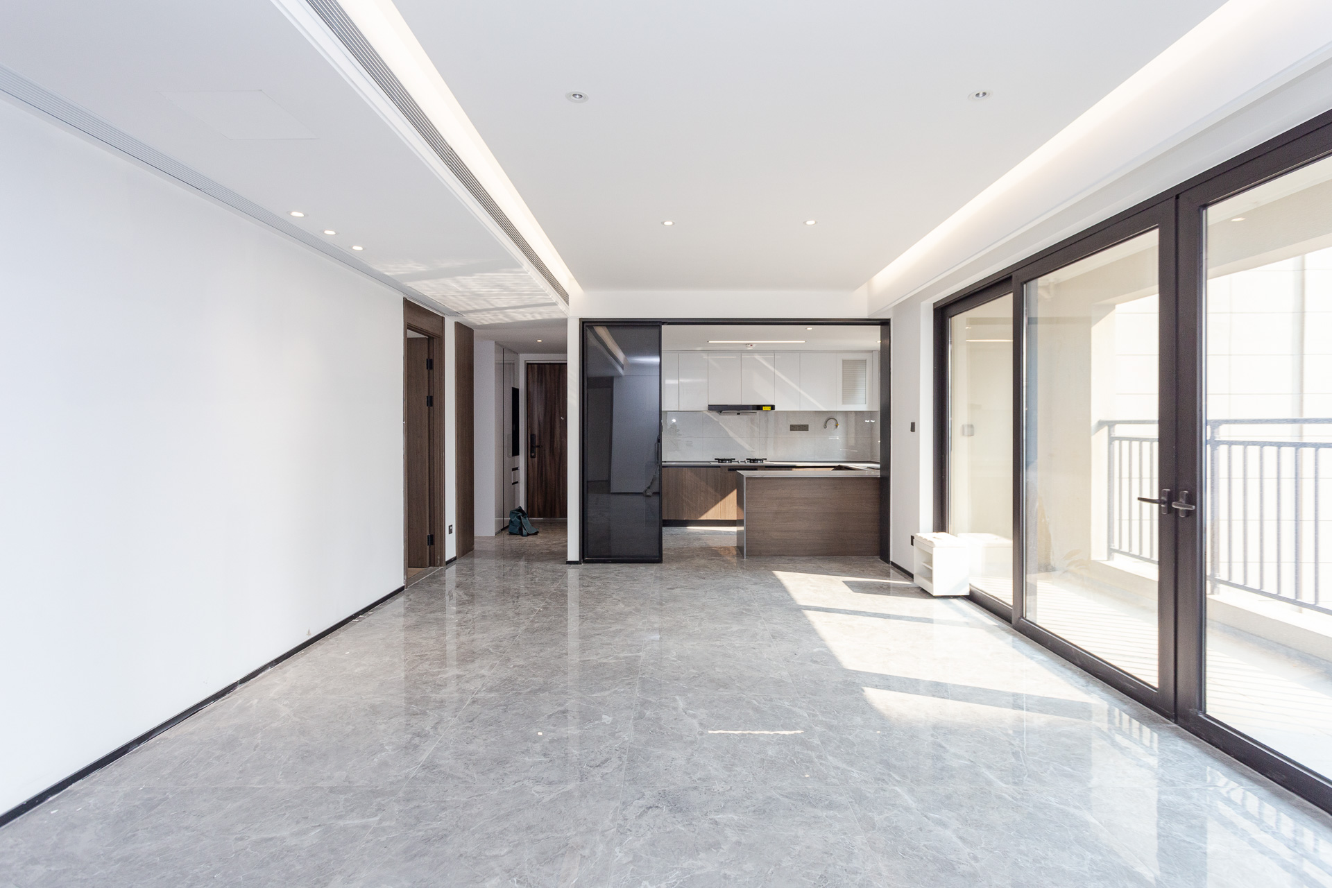 万科滨河道 4室2厅2卫 185.0万 万科滨河道 4室2厅2卫 185.0万客厅