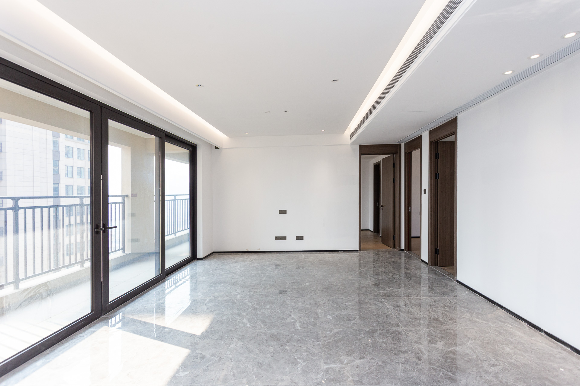 万科滨河道 4室2厅2卫 185.0万 万科滨河道 4室2厅2卫 185.0万客厅