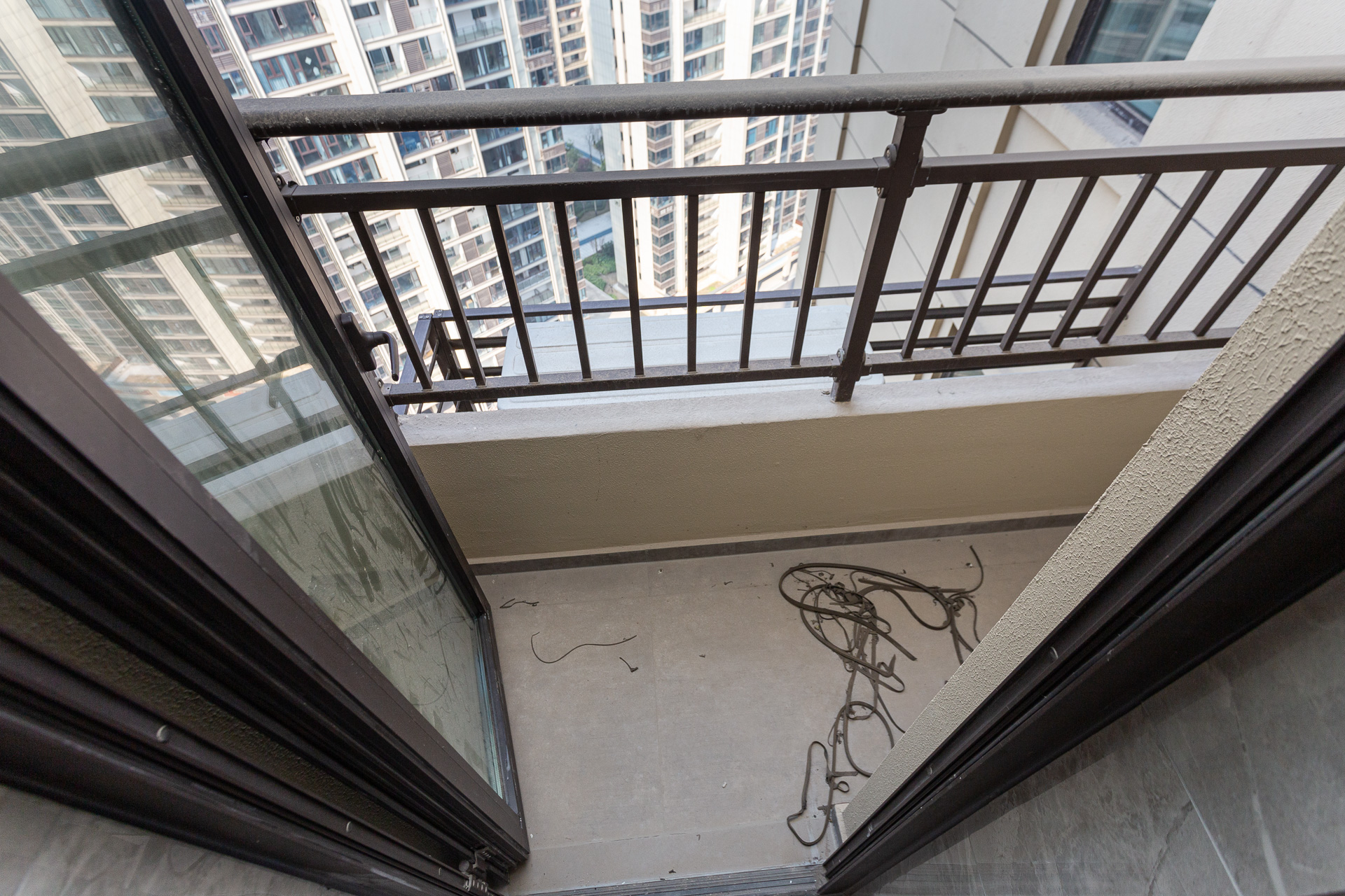 万科滨河道 4室2厅2卫 185.0万 万科滨河道 4室2厅2卫 185.0万阳台