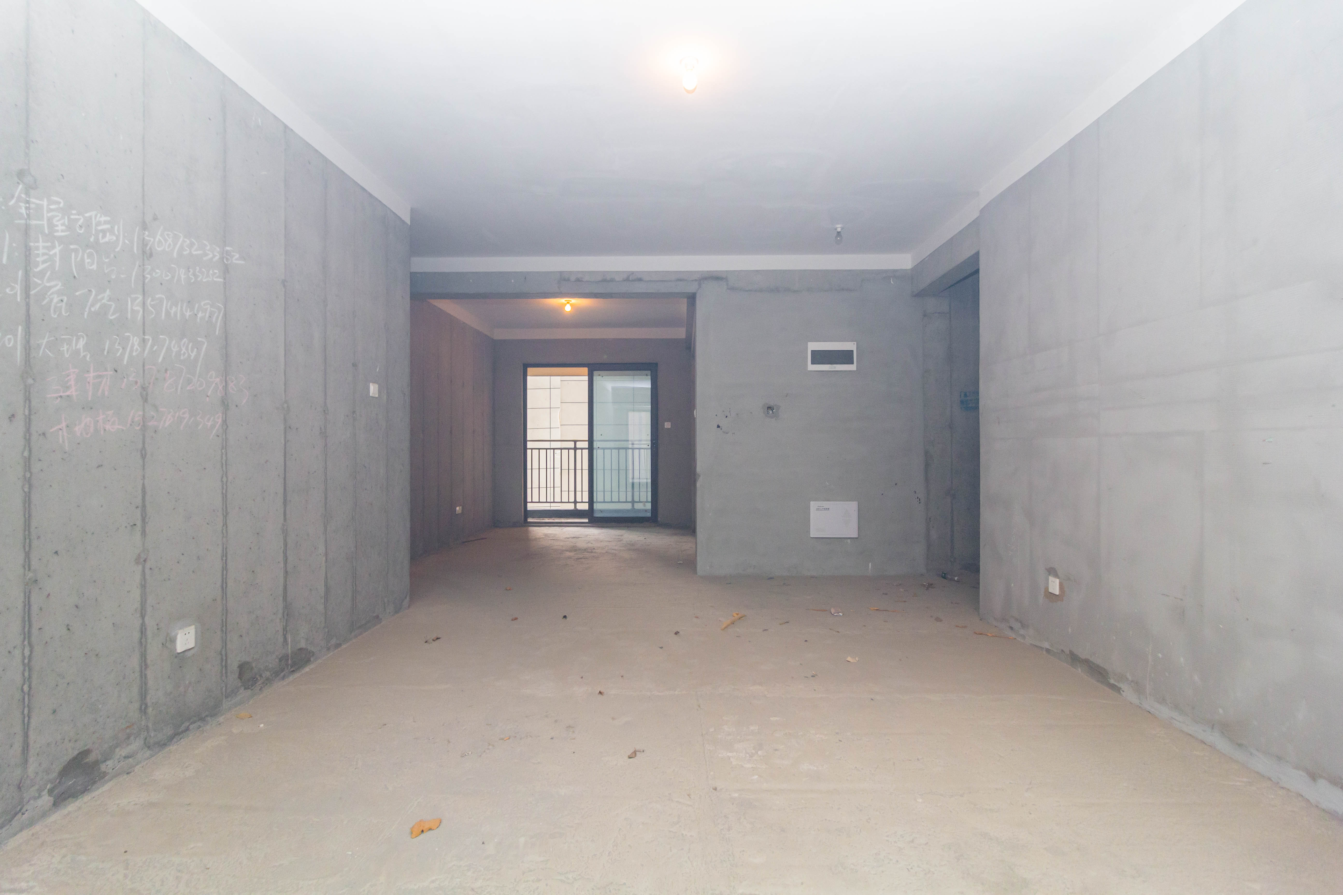 湘域芯城一期  3室2厅2卫    128.0万 湘域芯城一期  3室2厅2卫    128.0万客厅