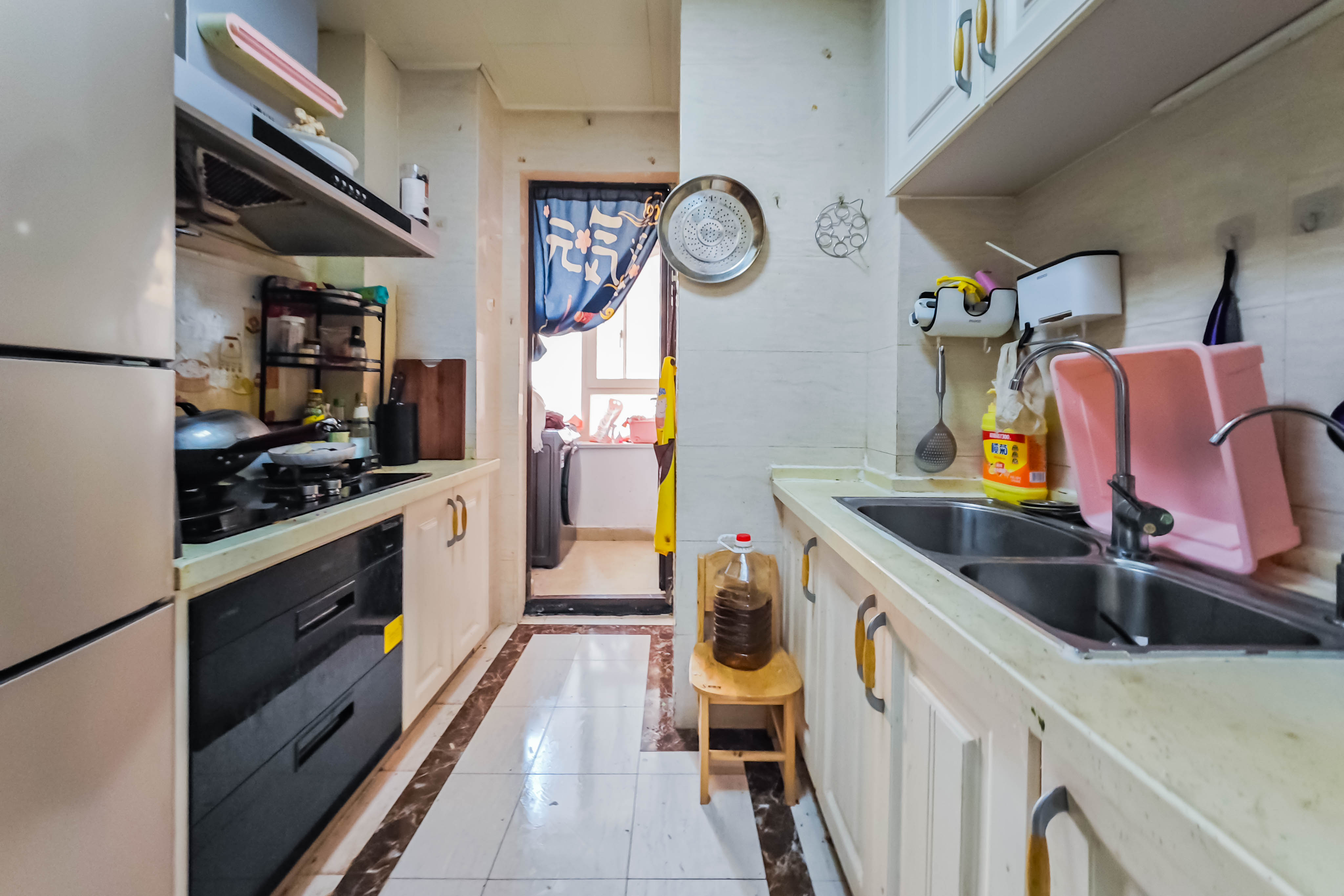 五江天街南区  3室2厅1卫    90.0万厨房