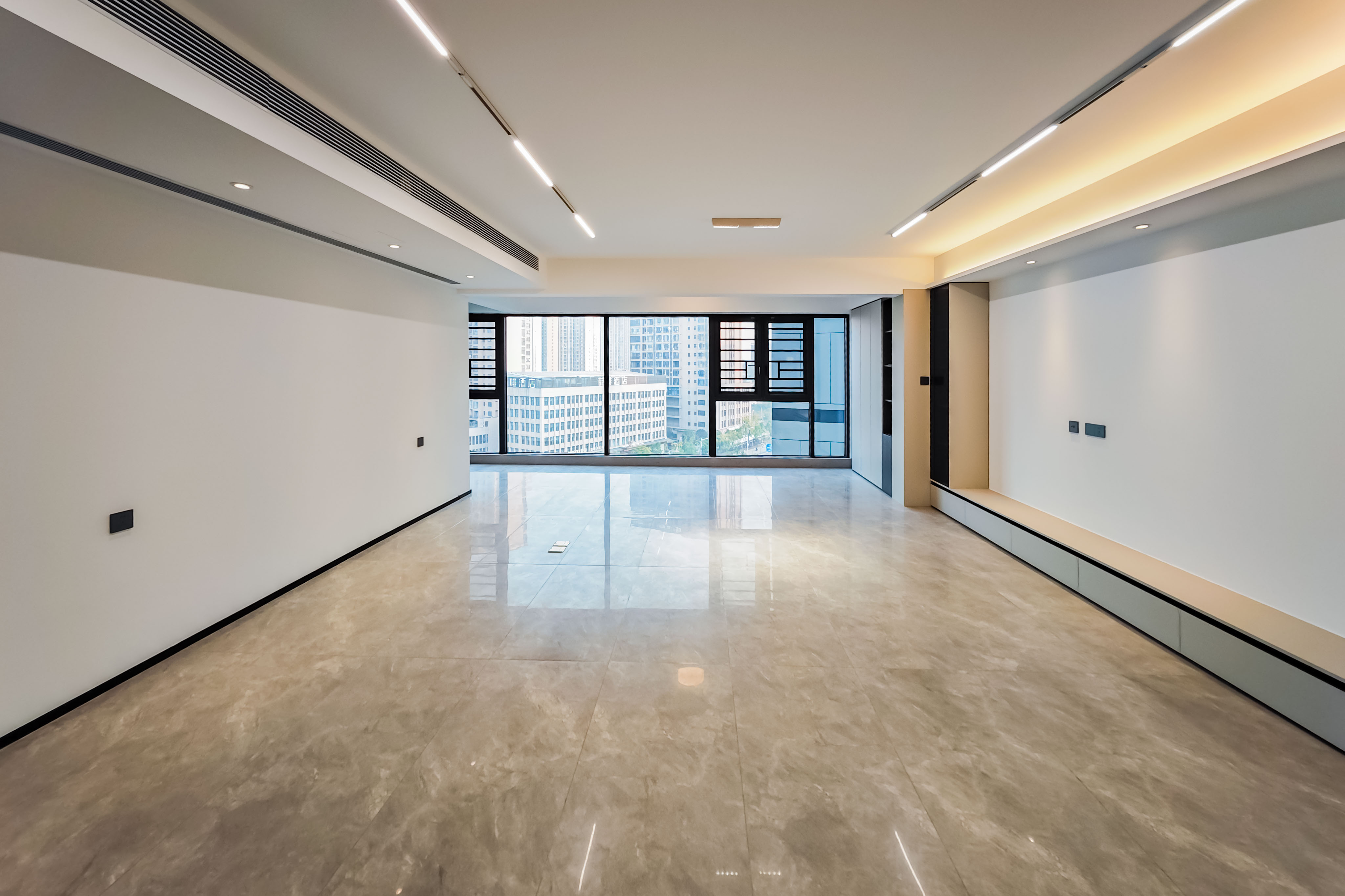 轨道万科悦府  4室2厅3卫    278.0万 轨道万科悦府  4室2厅3卫    278.0万客厅