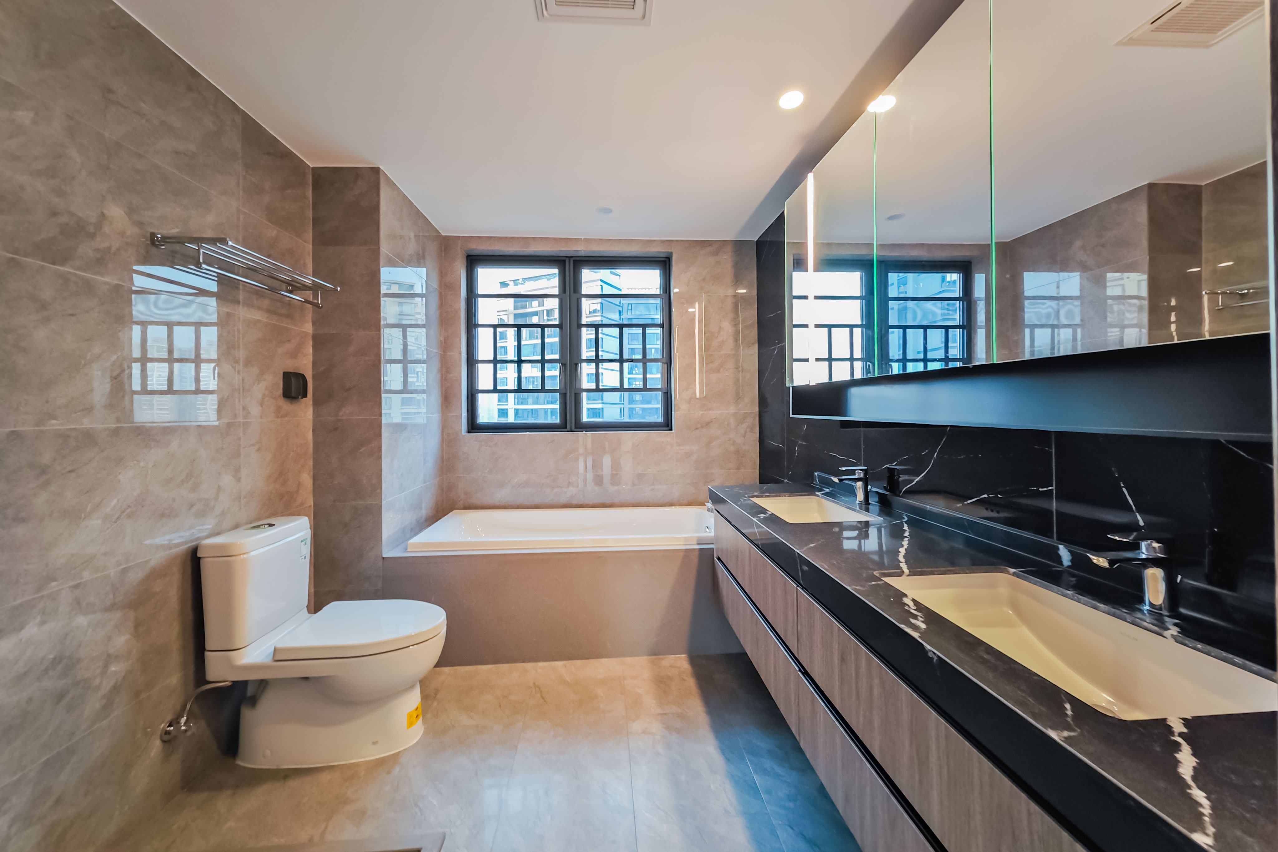 轨道万科悦府  4室2厅3卫    278.0万 轨道万科悦府  4室2厅3卫    278.0万卫生间