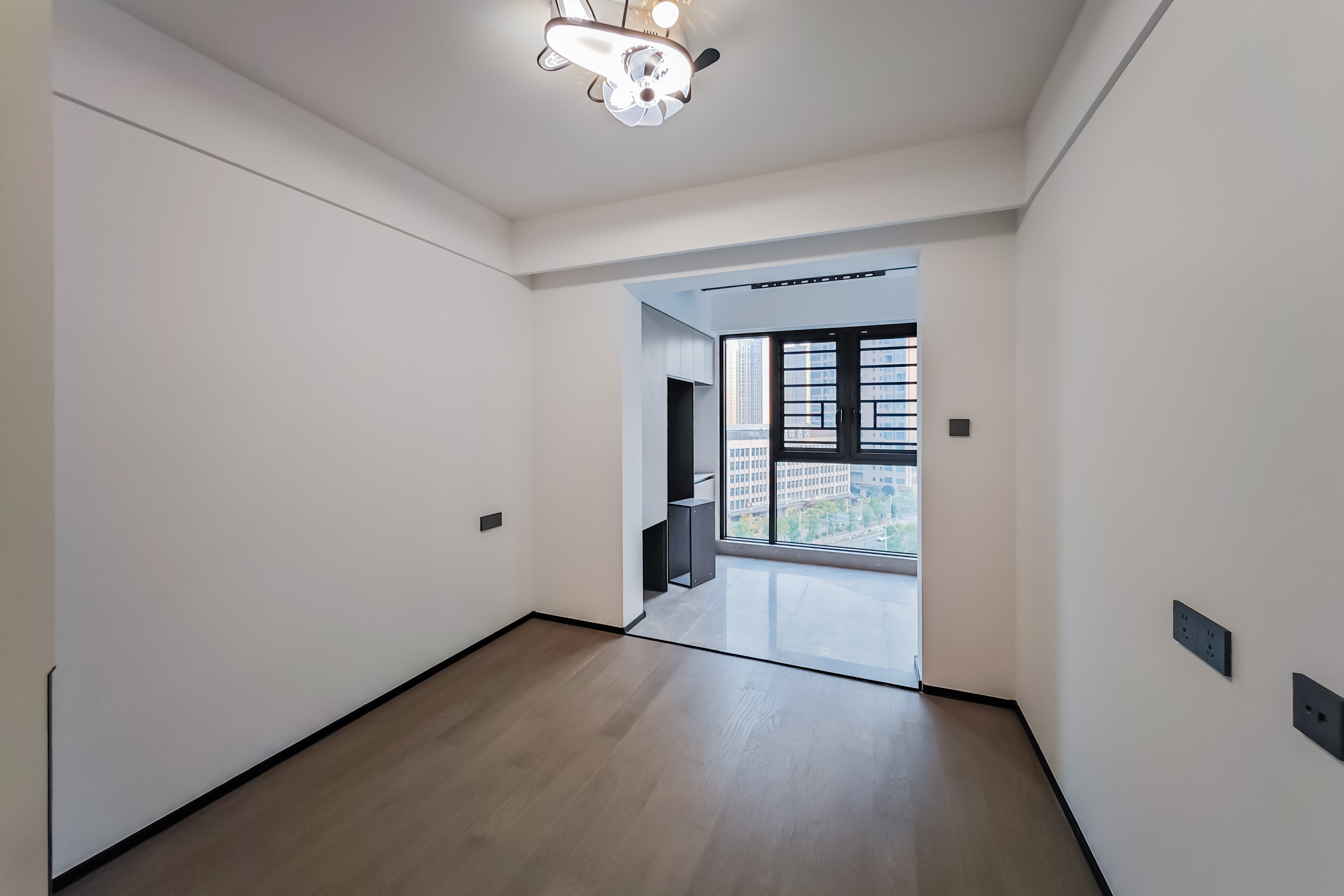 轨道万科悦府  4室2厅3卫    278.0万 轨道万科悦府  4室2厅3卫    278.0万卧室