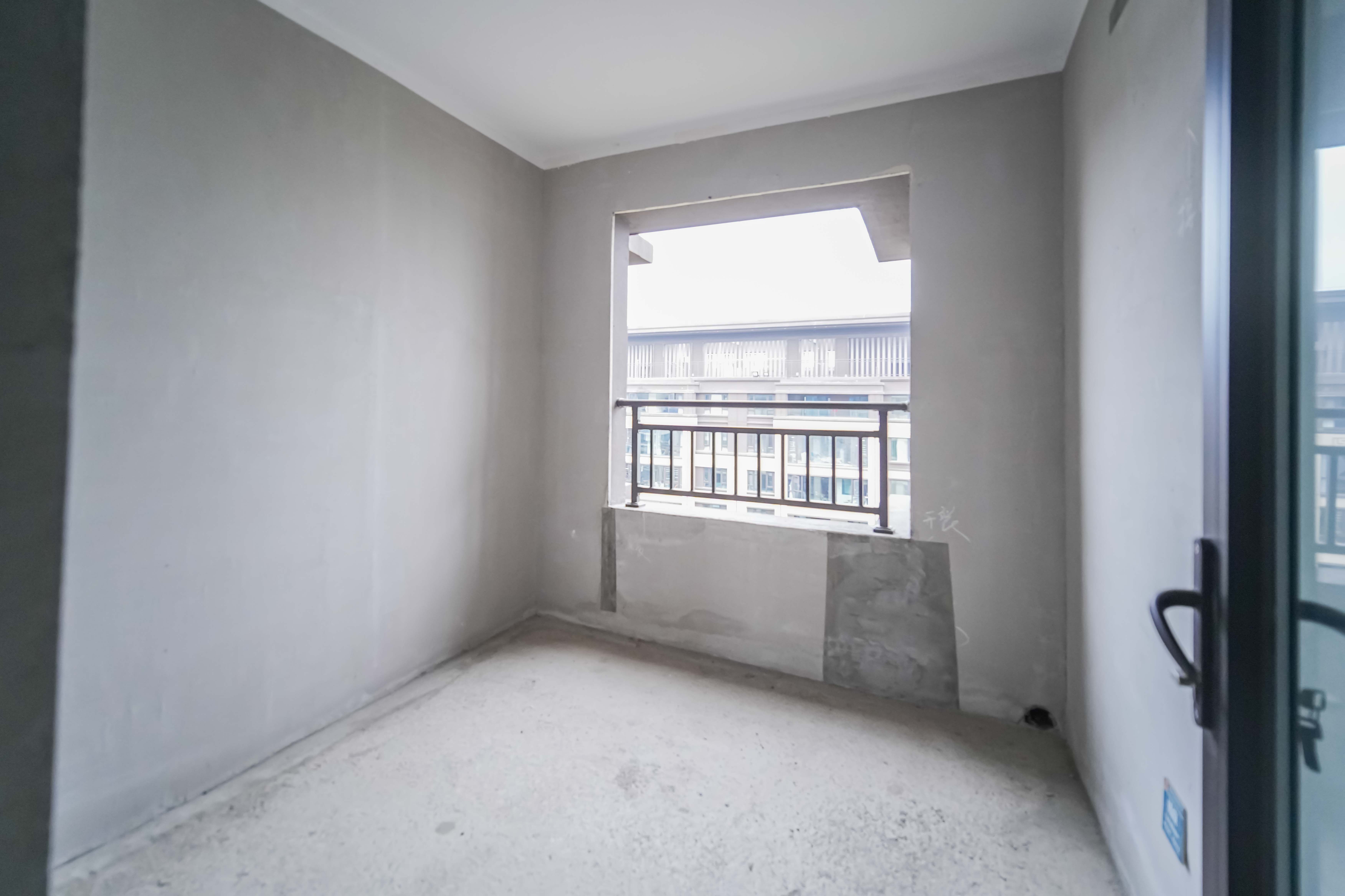 建发玖洲和玺  4室2厅2卫   130.00万其他