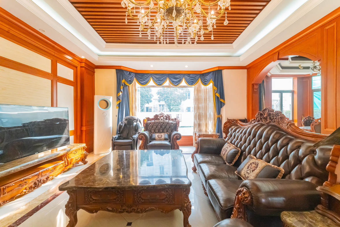 碧桂园威尼斯城  7室3厅7卫    996.98万 碧桂园威尼斯城  7室3厅7卫    996.98万客厅