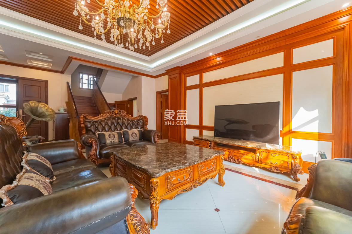 碧桂园威尼斯城  7室3厅7卫    996.98万 碧桂园威尼斯城  7室3厅7卫    996.98万客厅