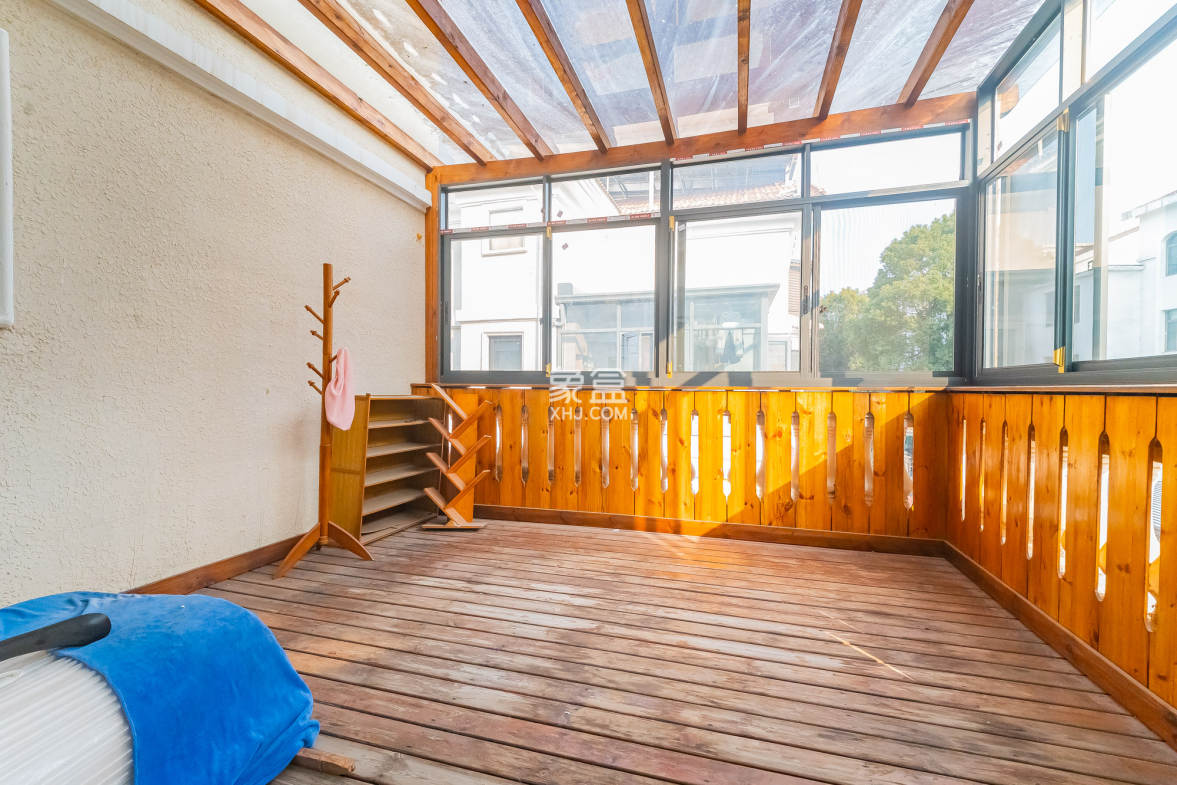 碧桂园威尼斯城  7室3厅7卫    996.98万 碧桂园威尼斯城  7室3厅7卫    996.98万阳台