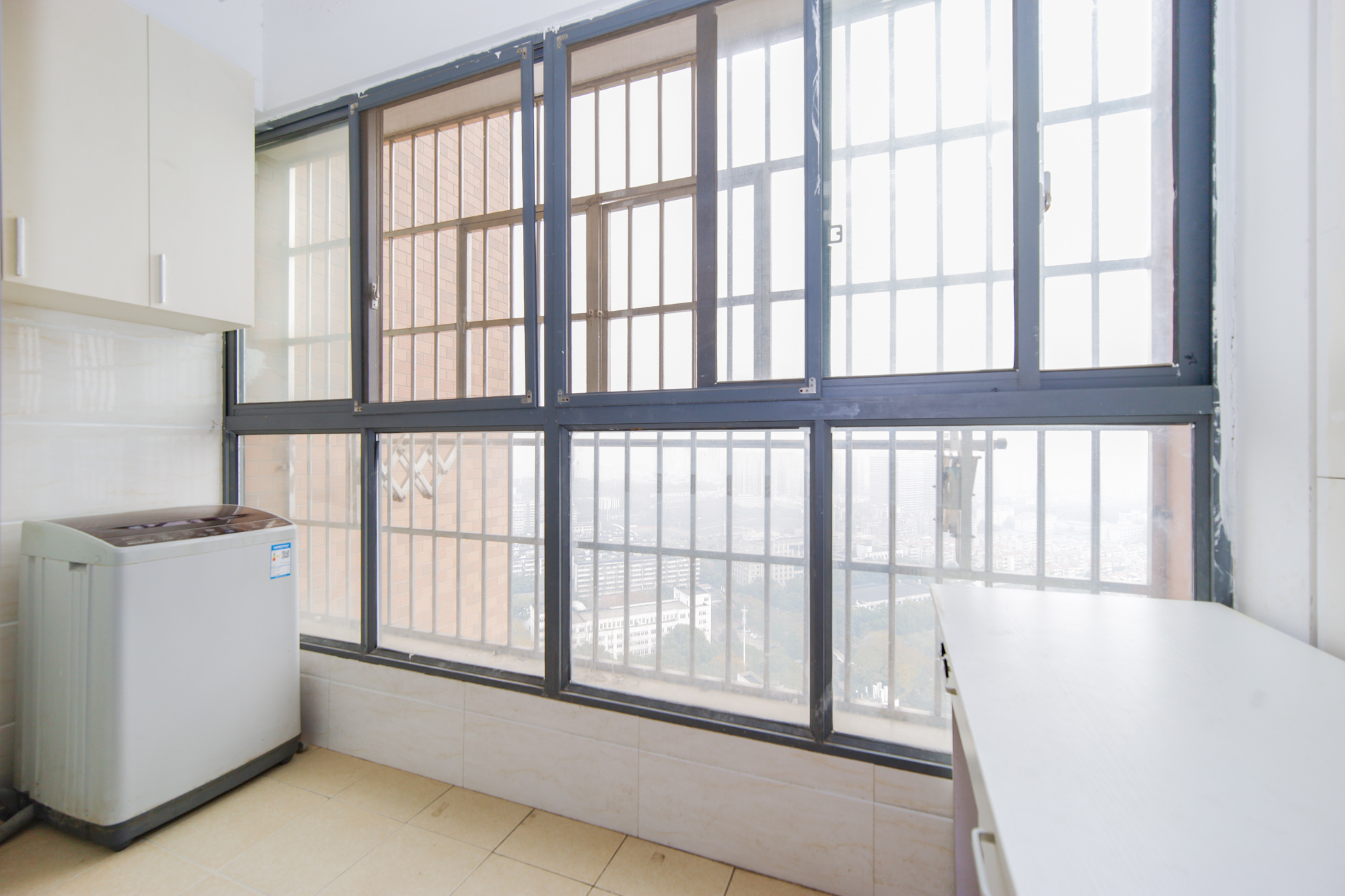 上海城小区  2室2厅1卫   68.00万阳台