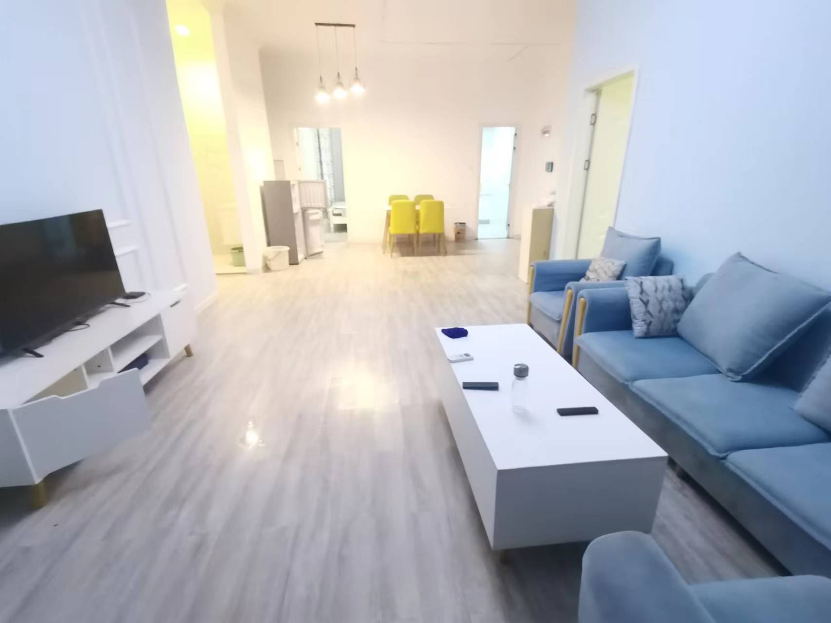 绿地海外滩一期 3室2厅2卫 2400.0元/月 绿地海外滩一期 3室2厅2卫 2400.0元/月室内图