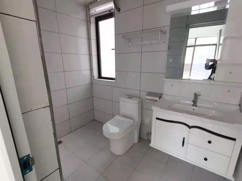 绿地海外滩一期 3室2厅2卫 2400.0元/月 绿地海外滩一期 3室2厅2卫 2400.0元/月室内图