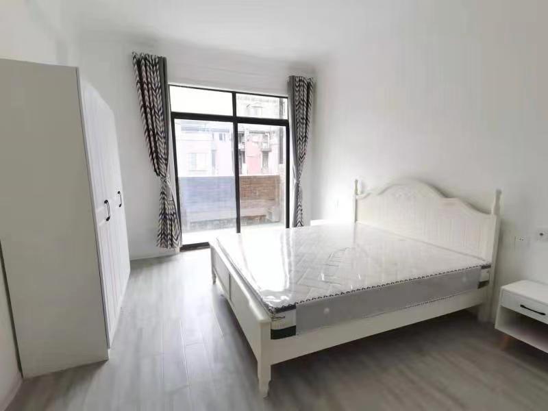 绿地海外滩一期 3室2厅2卫 2400.0元/月 绿地海外滩一期 3室2厅2卫 2400.0元/月室内图