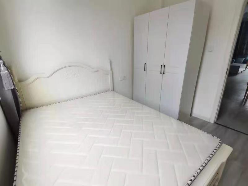 绿地海外滩一期 3室2厅2卫 2400.0元/月 绿地海外滩一期 3室2厅2卫 2400.0元/月室内图