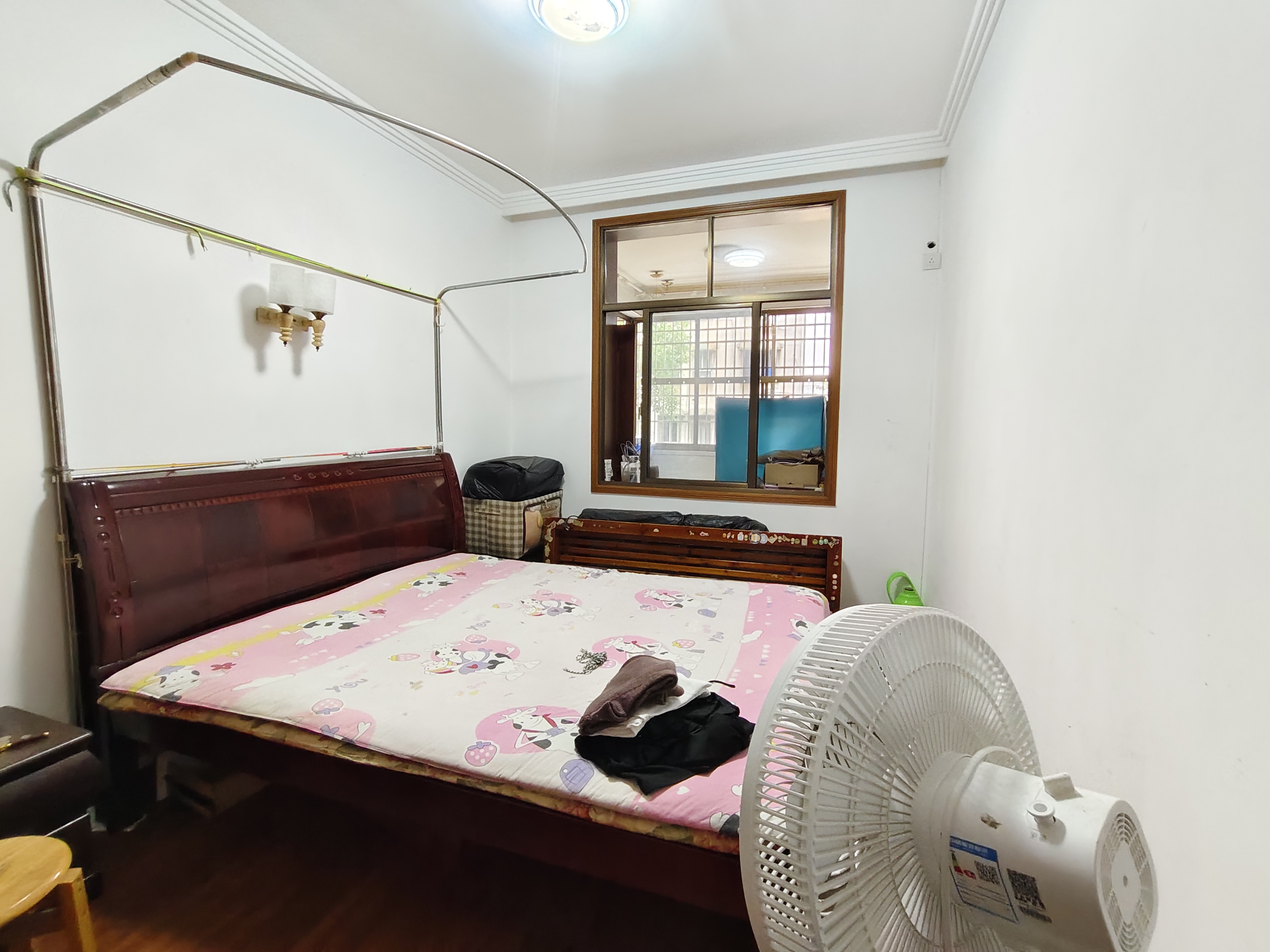 兴益家园小区  4室2厅2卫   1500.00元/月室内图