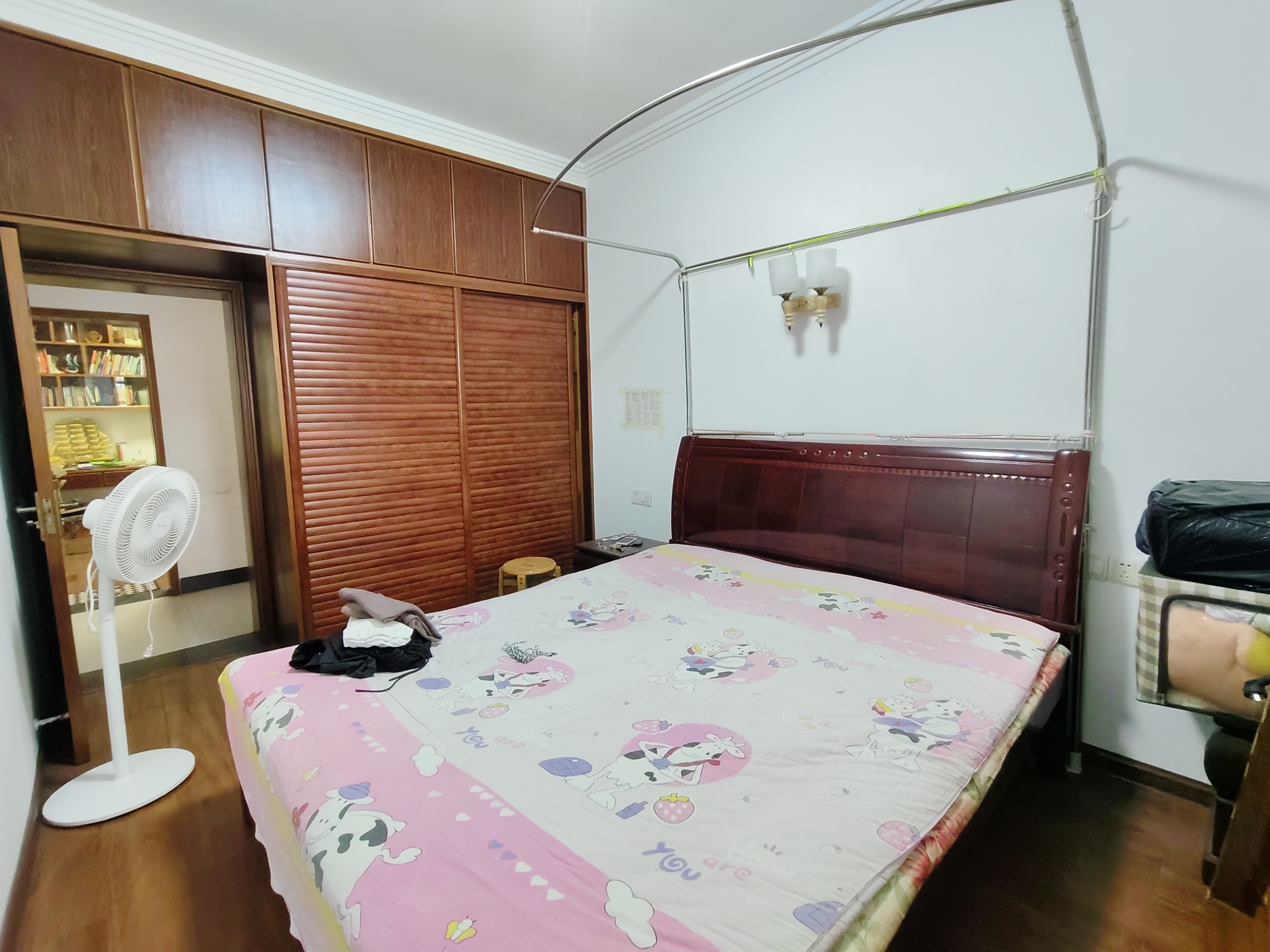 兴益家园小区 4室2厅2卫 1500.0元/月 兴益家园小区 4室2厅2卫 1500.0元/月室内图