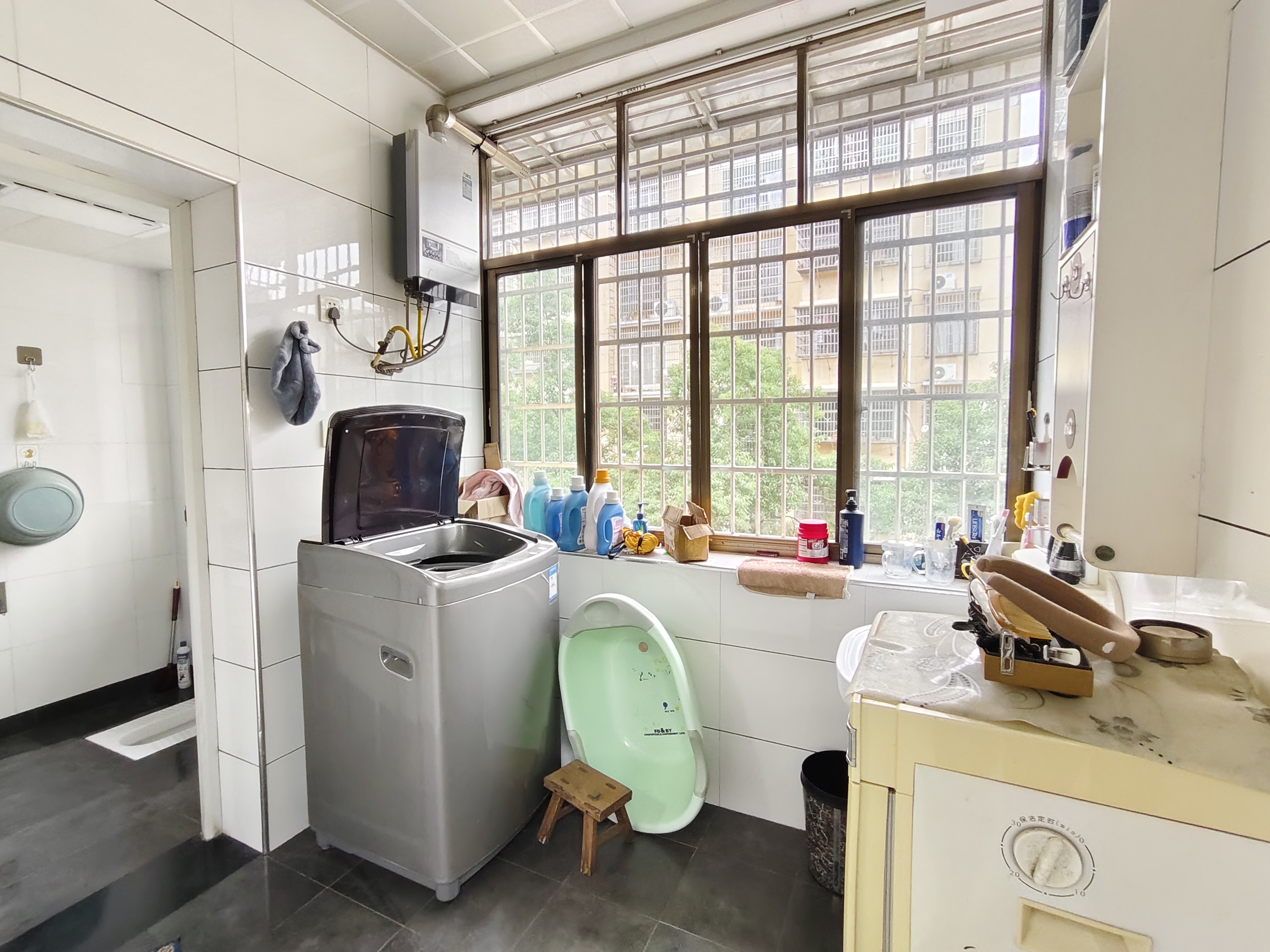 兴益家园小区 4室2厅2卫 1500.0元/月 兴益家园小区 4室2厅2卫 1500.0元/月室内图