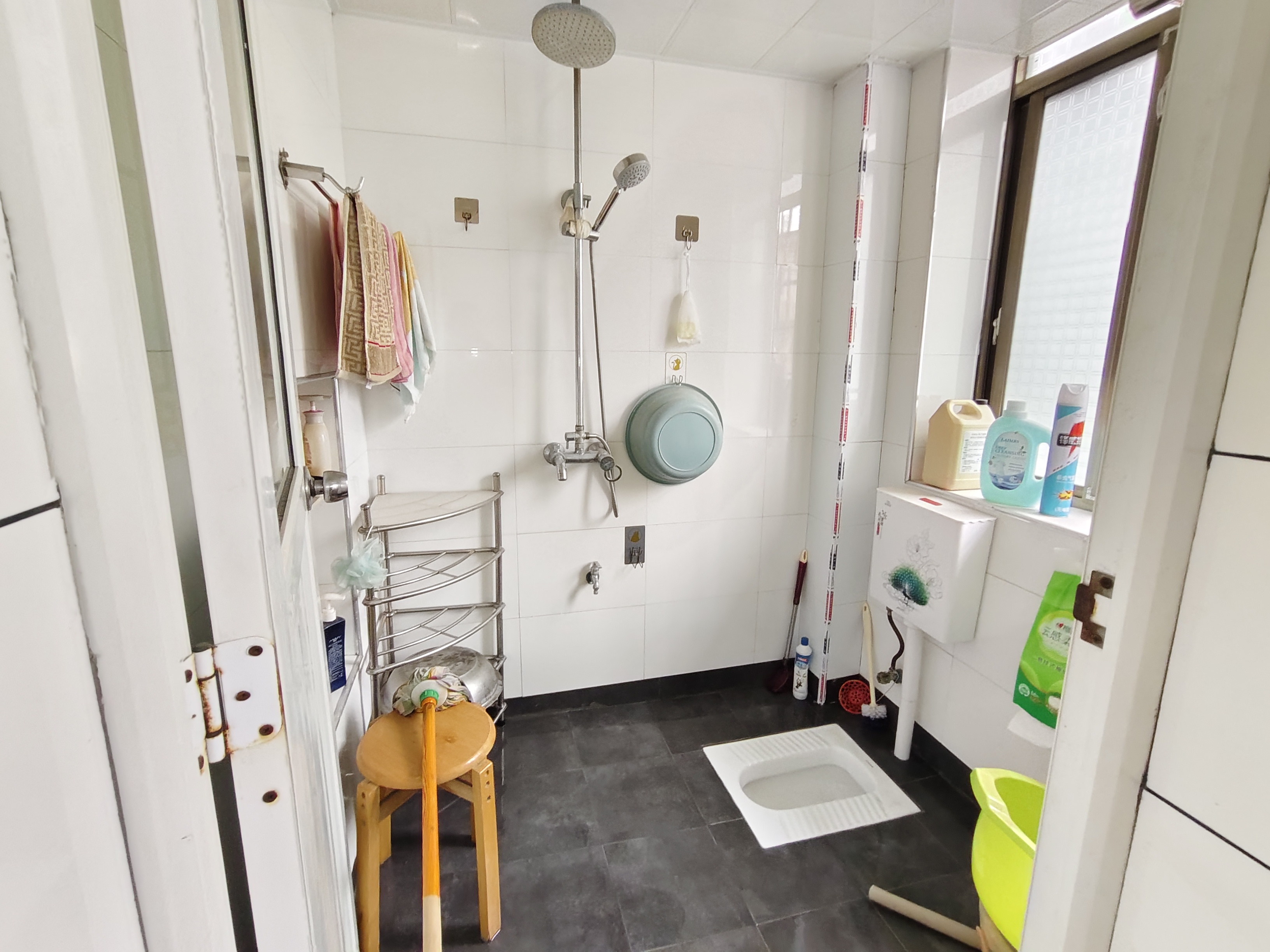 兴益家园小区 4室2厅2卫 1500.0元/月 兴益家园小区 4室2厅2卫 1500.0元/月室内图