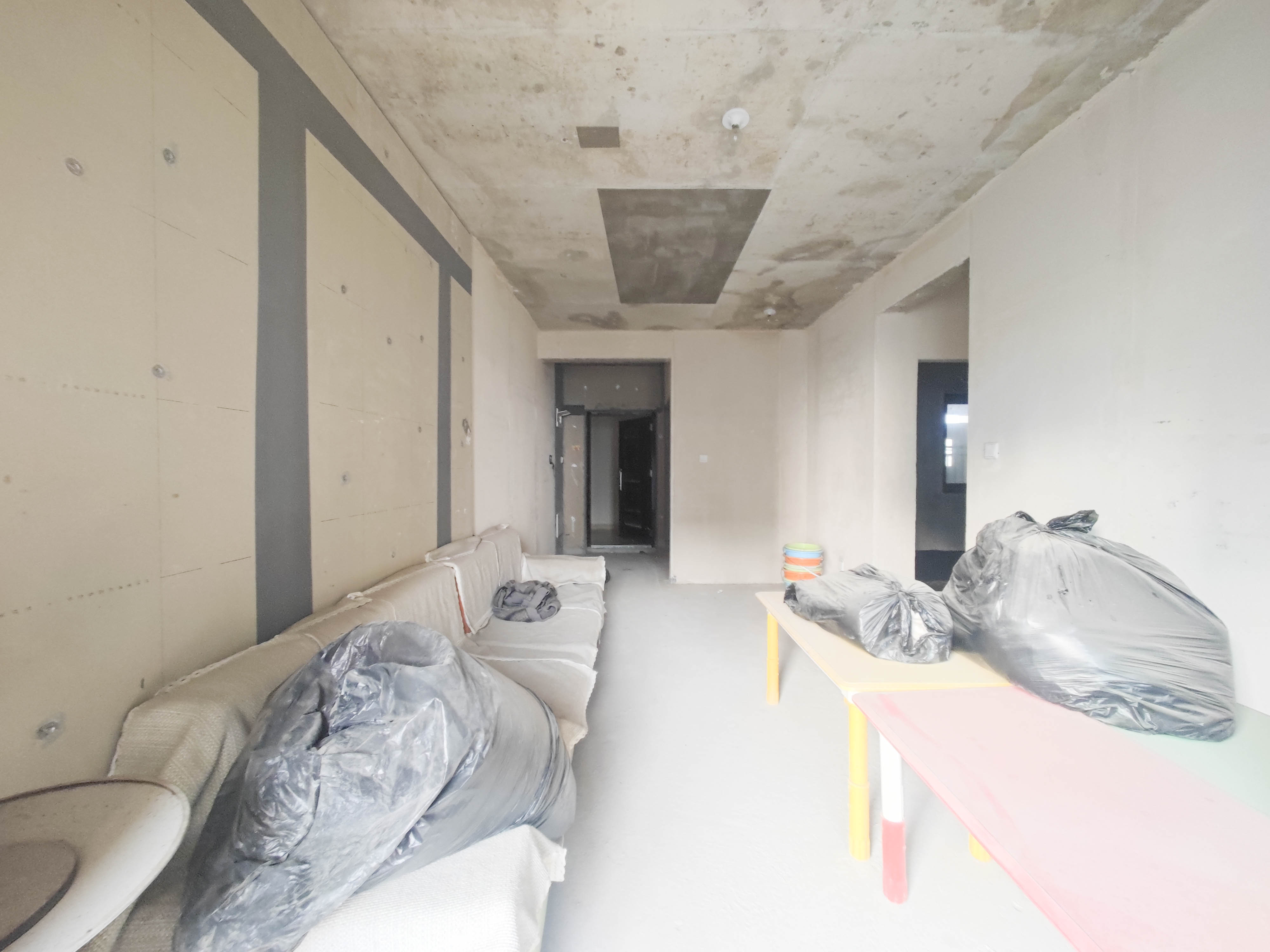 保利东郡  3室2厅1卫    52.0万 保利东郡  3室2厅1卫    52.0万客厅